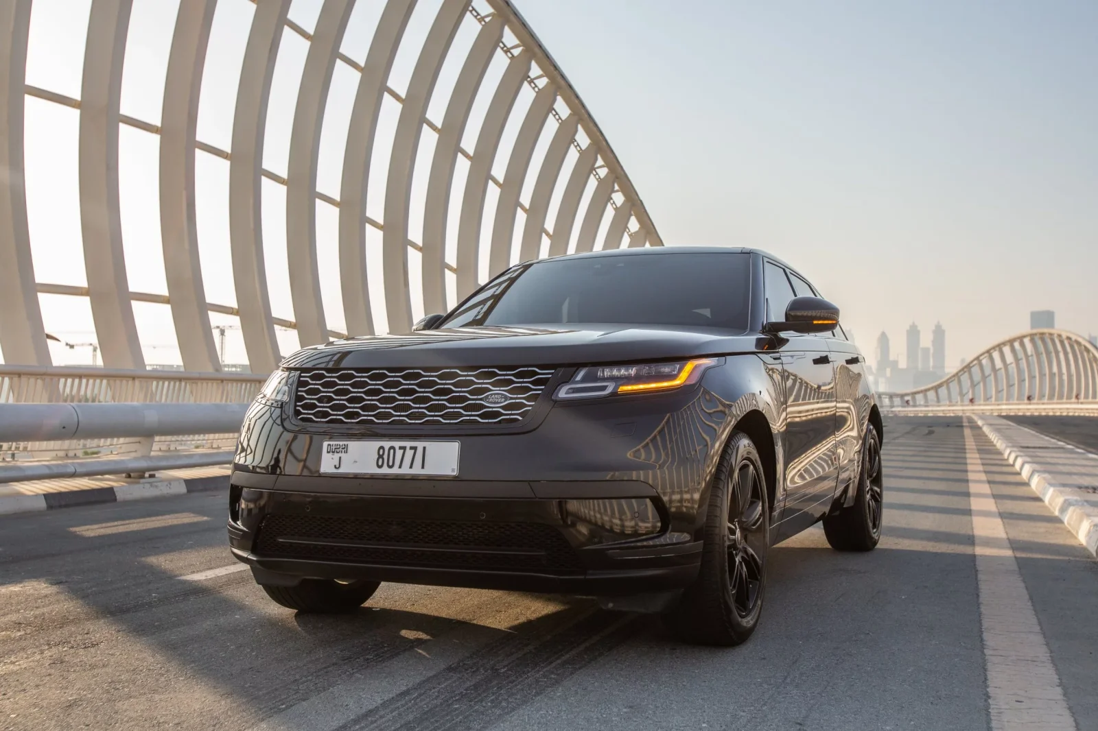 Kiralık Land Rover Range Rover Velar SE Siyah 2020 içinde Dubai