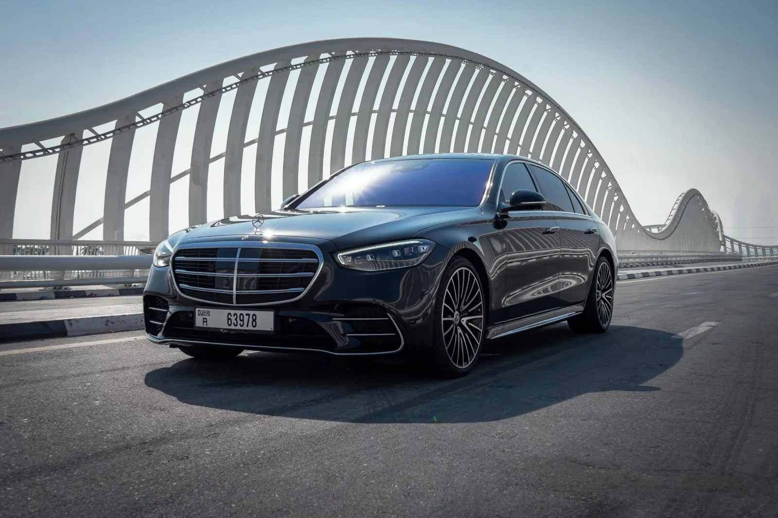 Kiralık Mercedes-Benz S-Class 500L Siyah 2021 içinde Dubai