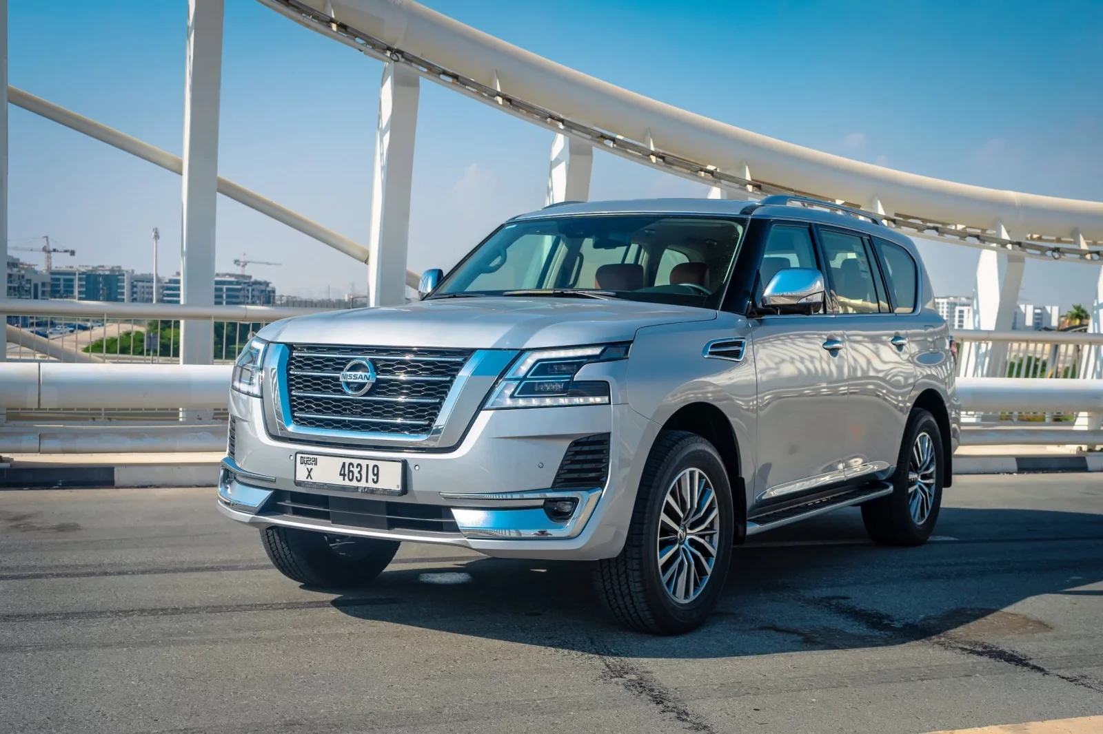 Miete Nissan Patrol  Silber 2021 in der Dubai