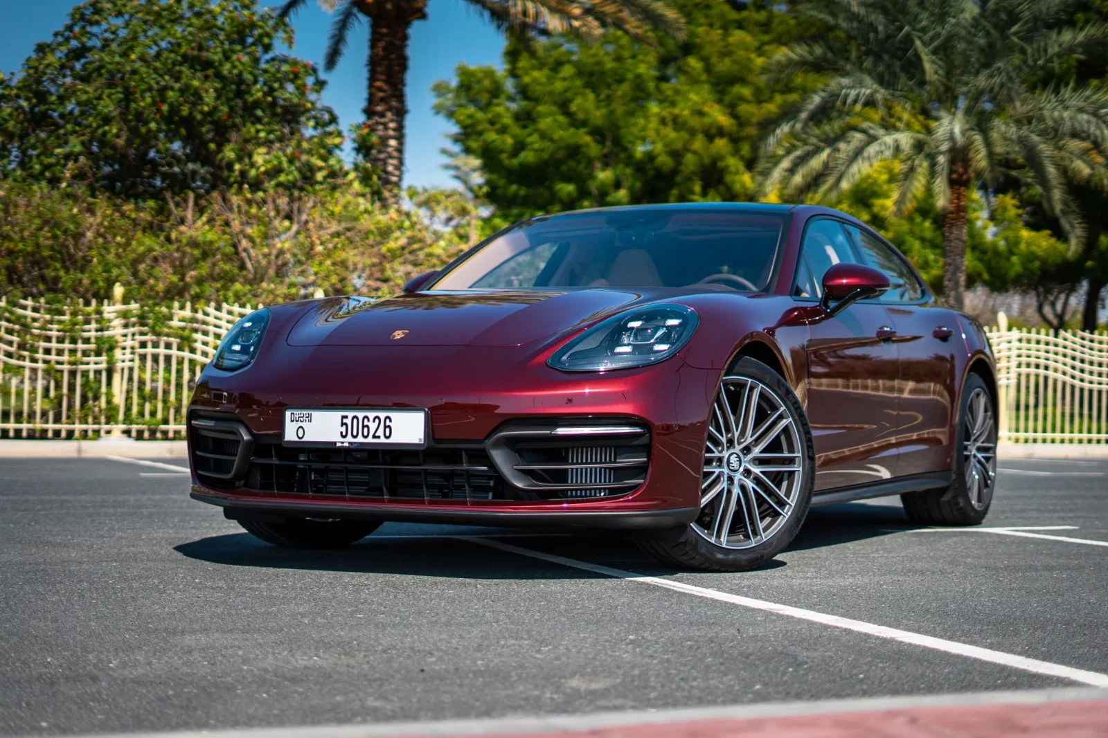 Miete Porsche Panamera  Rot 2022 in der Dubai