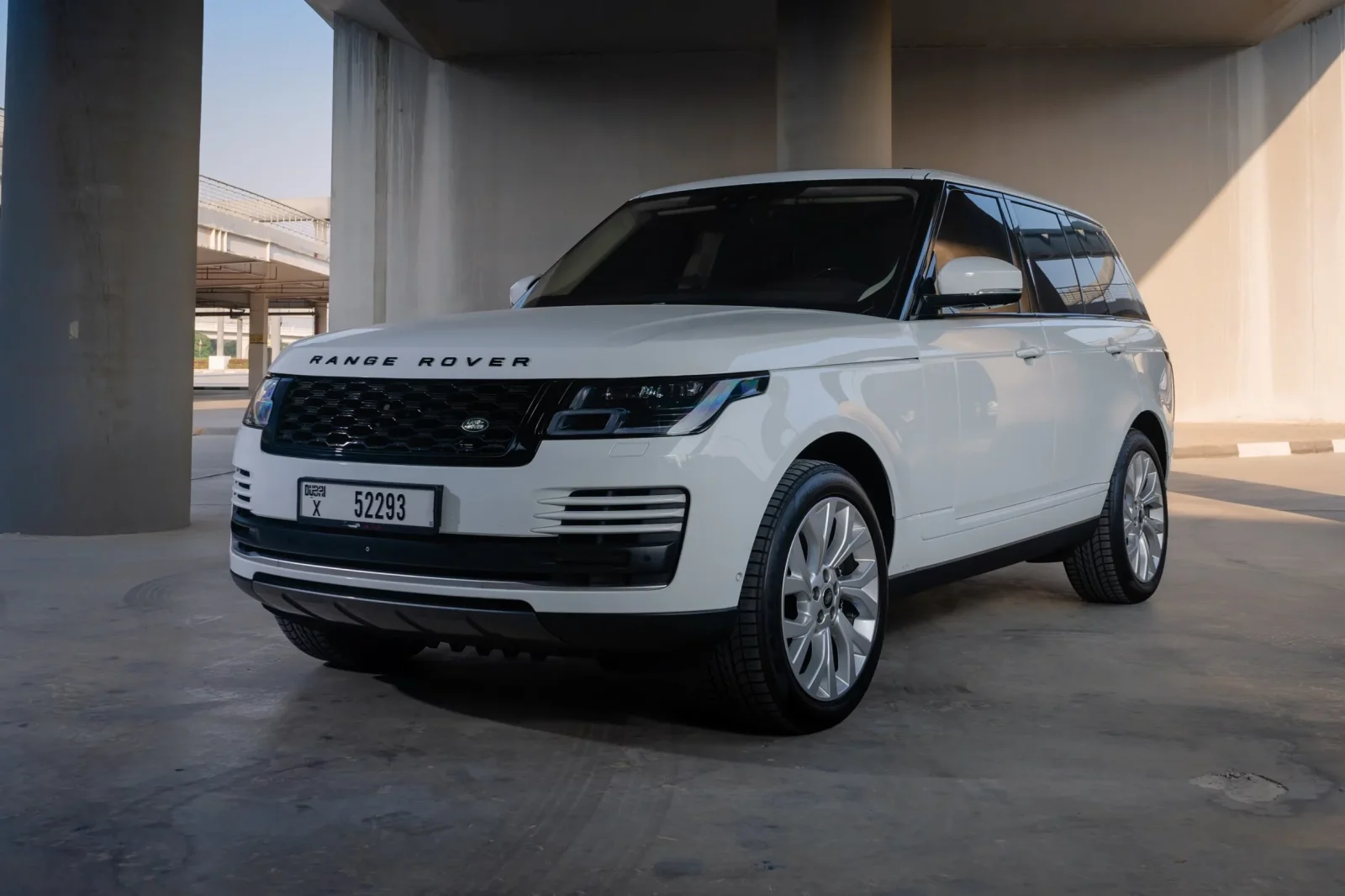 Kiralık Land Rover Range Rover Vogue  Beyaz 2019 içinde Dubai