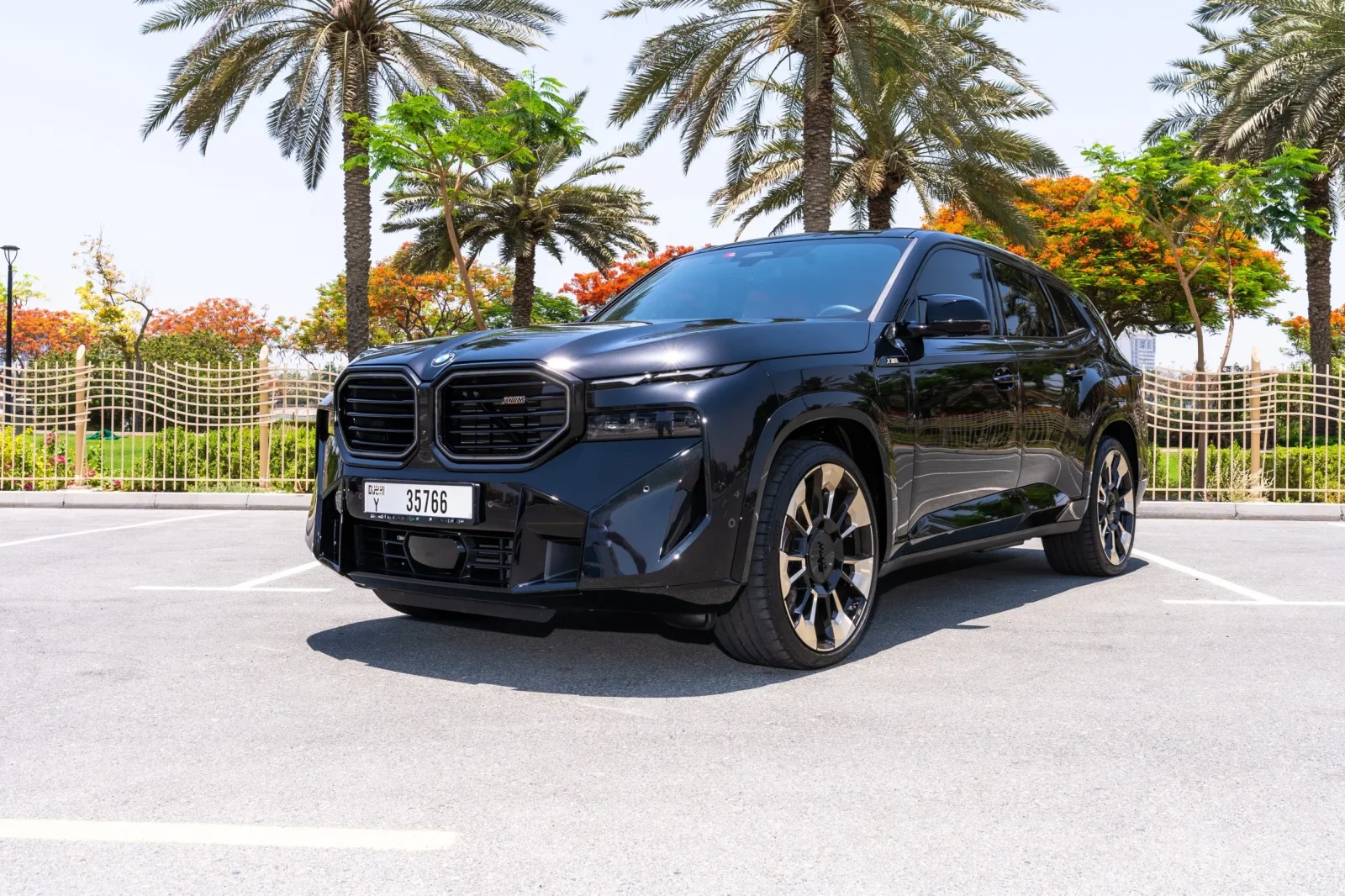 Alquiler BMW XM  Negro 2023 en Dubái