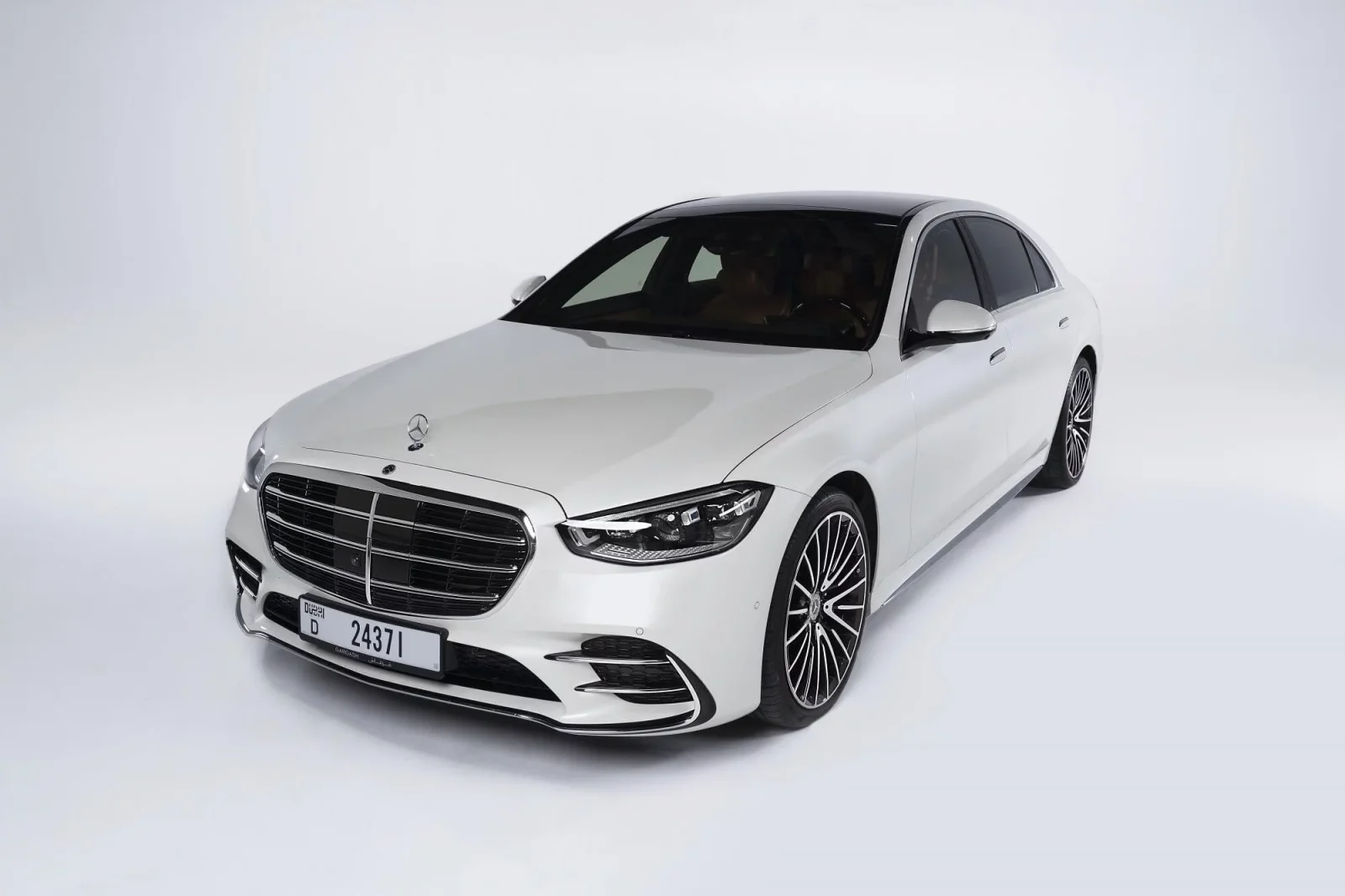 Kiralık Mercedes-Benz S-Class S580 Beyaz 2022 içinde Dubai