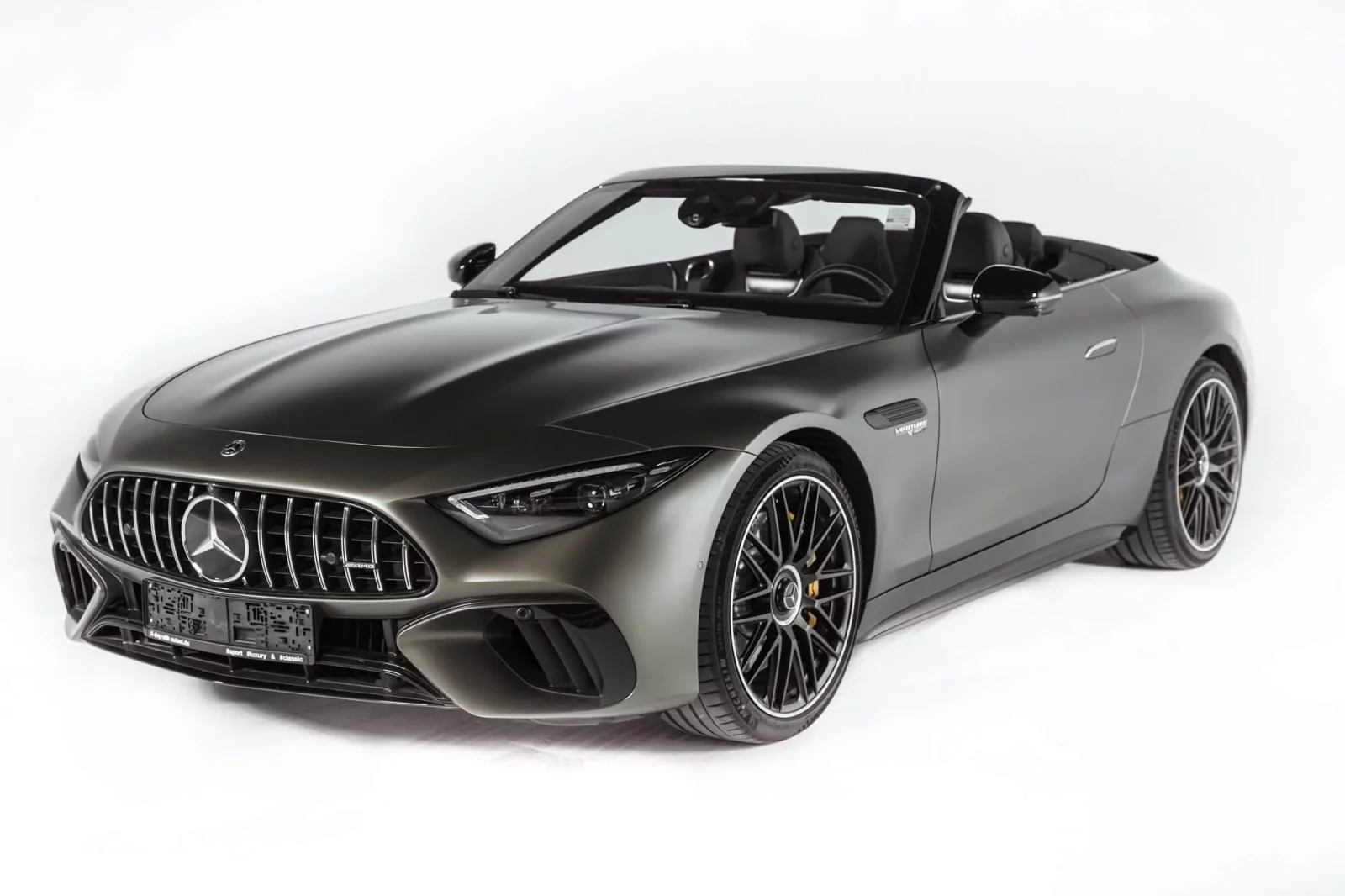 Miete Mercedes-Benz SL-Class SL63 AMG Grau 2023 in der Dubai