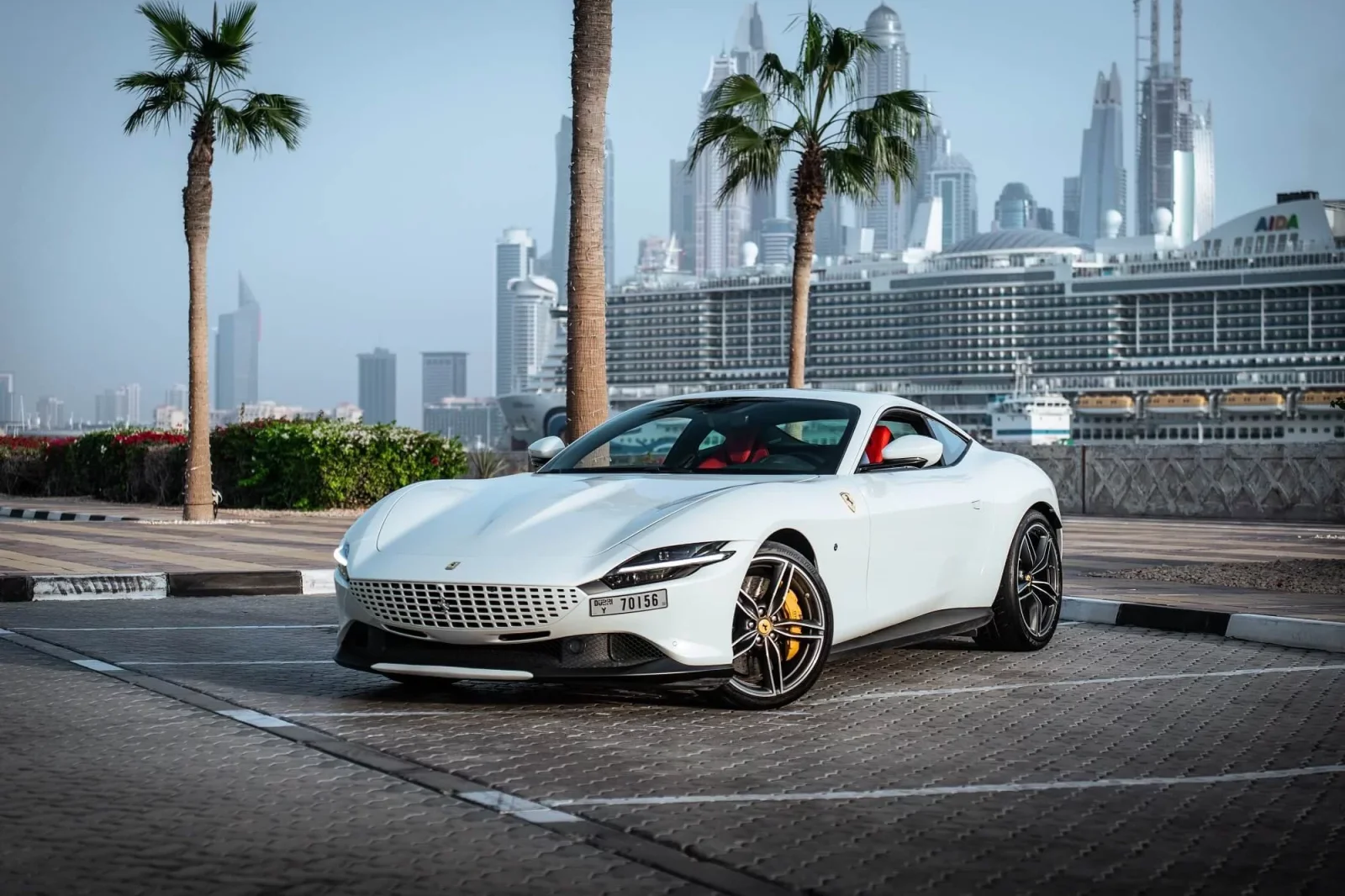 Kiralık Ferrari Roma  Beyaz 2020 içinde Dubai