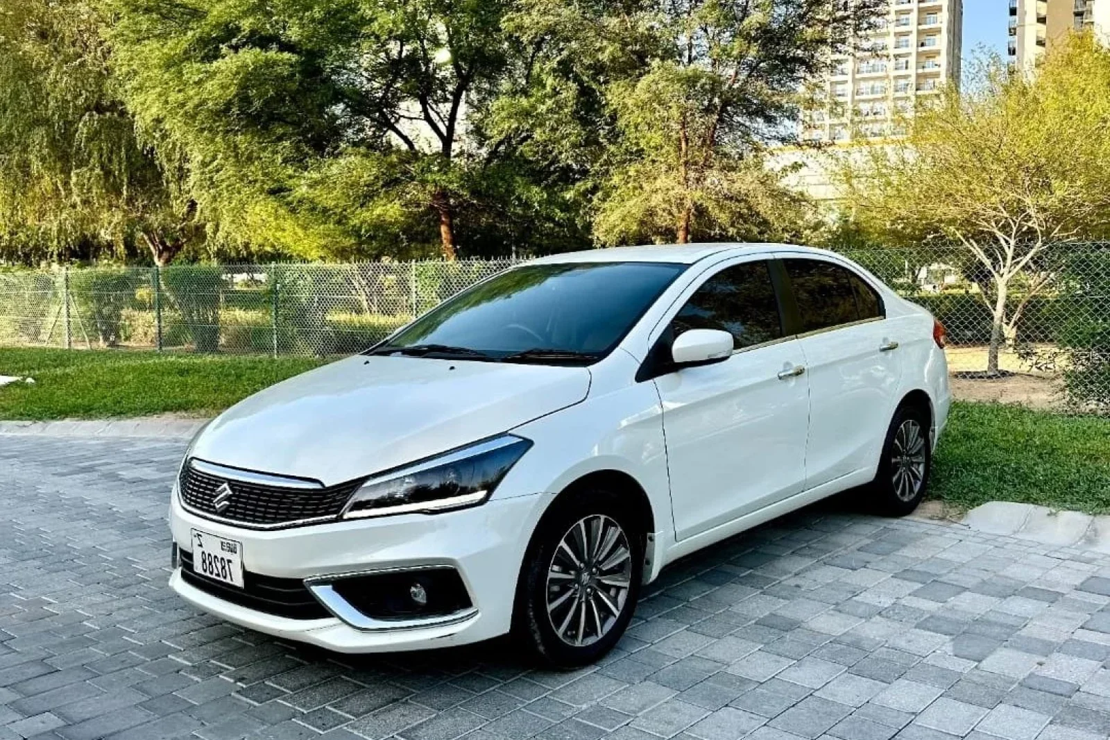 Alquiler Suzuki Ciaz  Blanco 2023 en Dubái