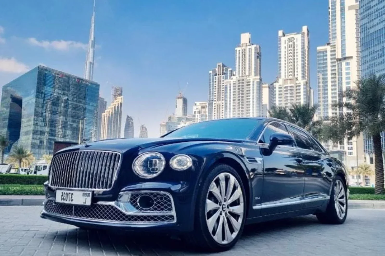 Kiralık Bentley Flying Spur  Mavi 2022 içinde Dubai