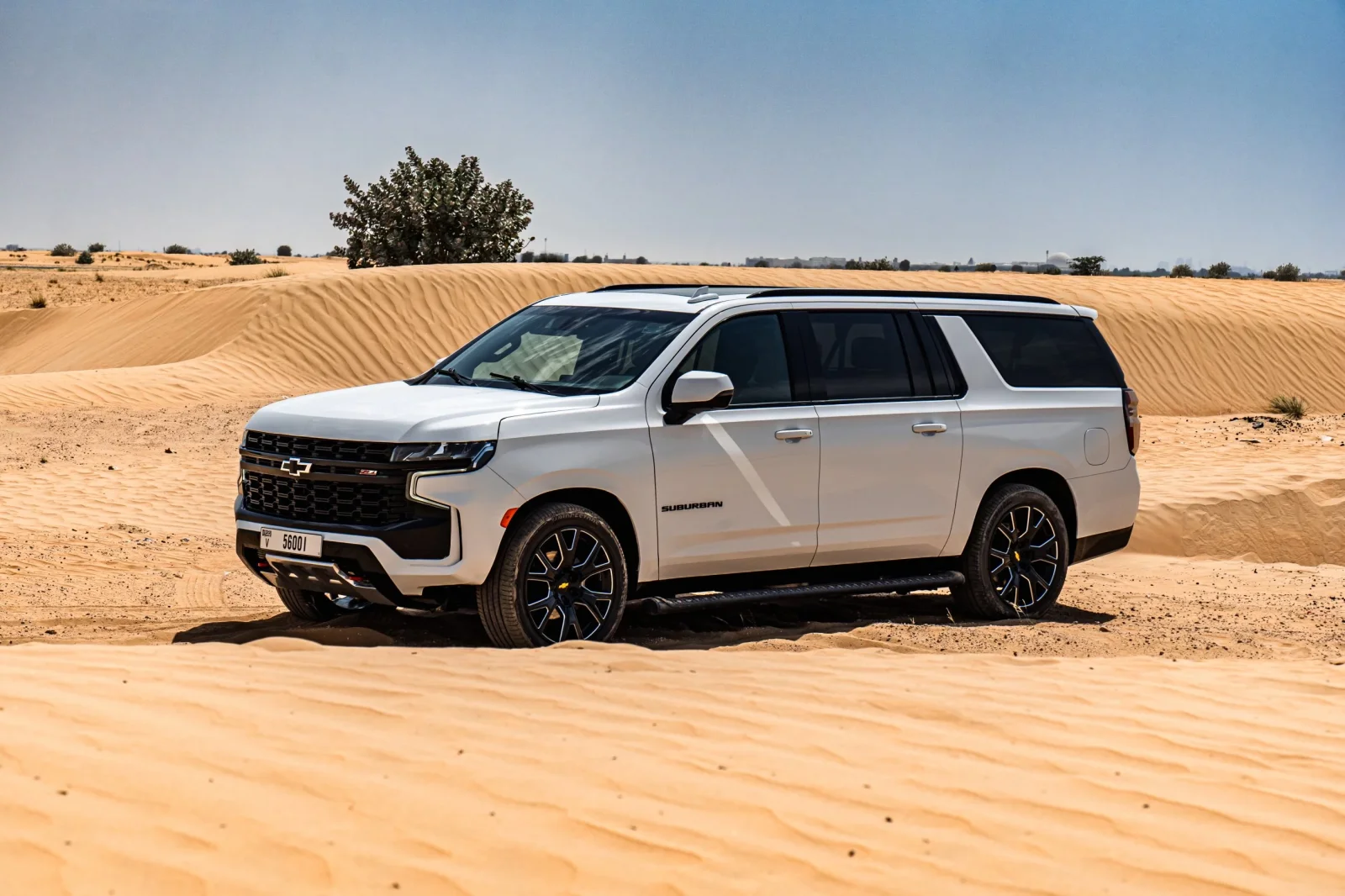 Miete Chevrolet Suburban Z71 Weiß 2021 in der Dubai