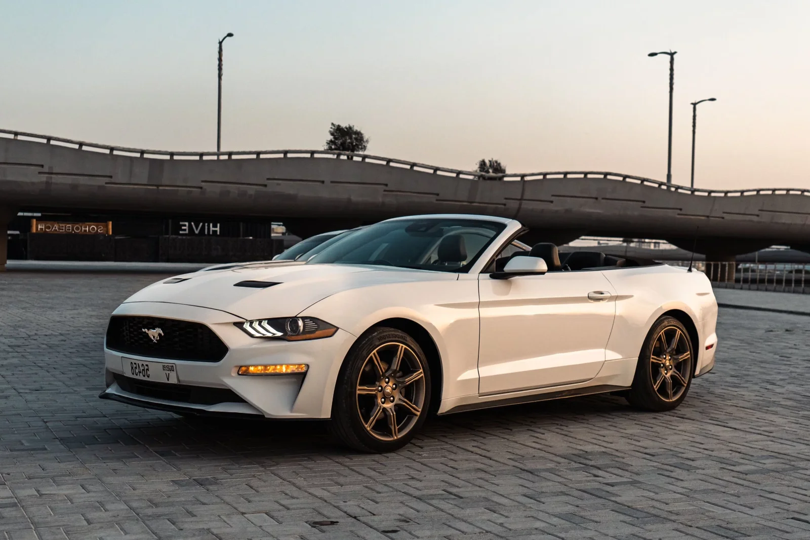 Loyer Ford Mustang  Blanc 2021 en Dubai