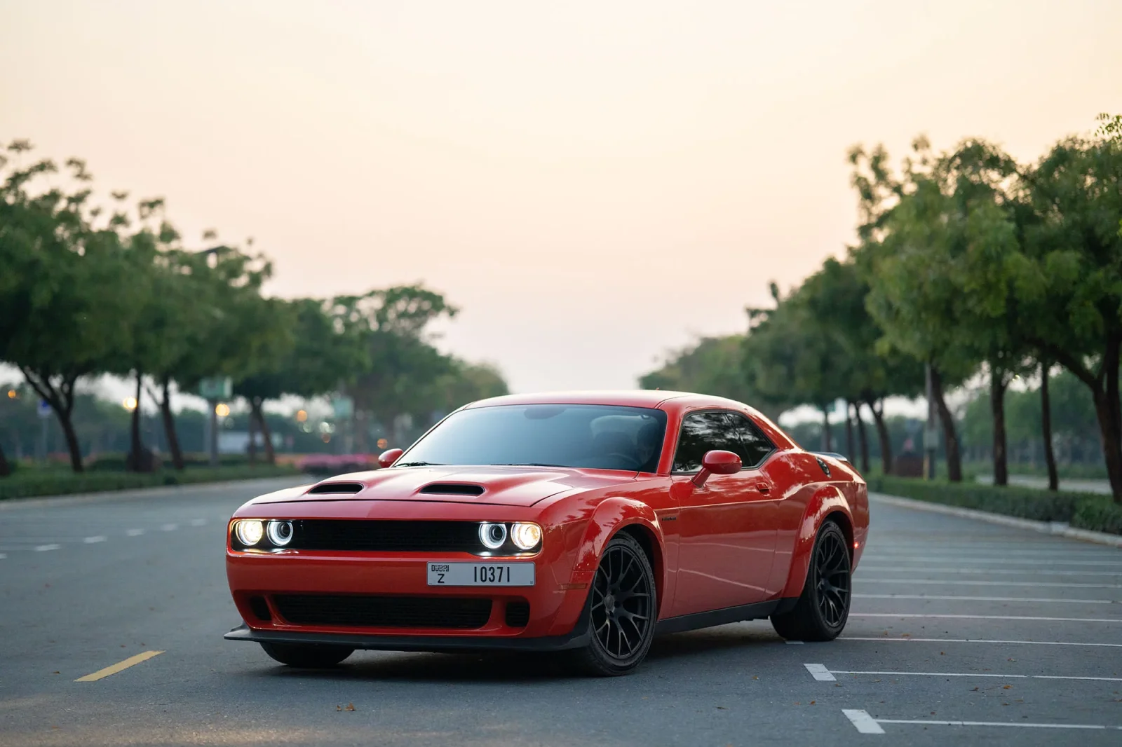 Alquiler Dodge Challenger SRT Naranja 2021 en Dubái