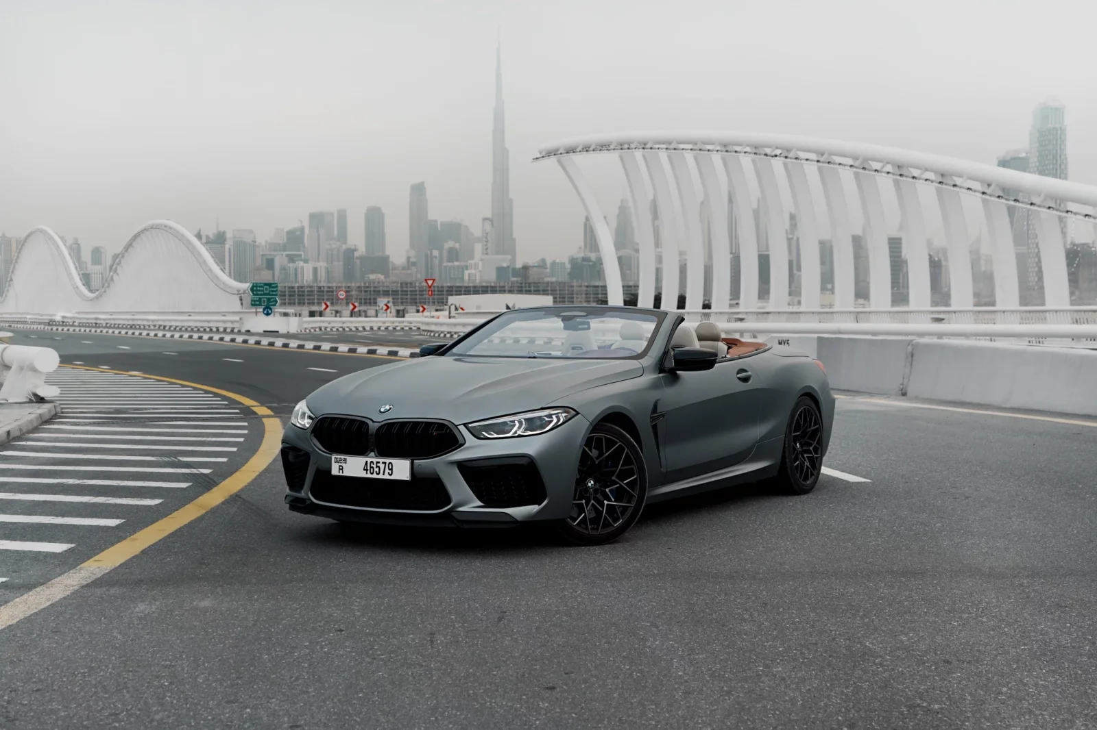 Miete BMW M8 Competition Silber 2022 in der Dubai