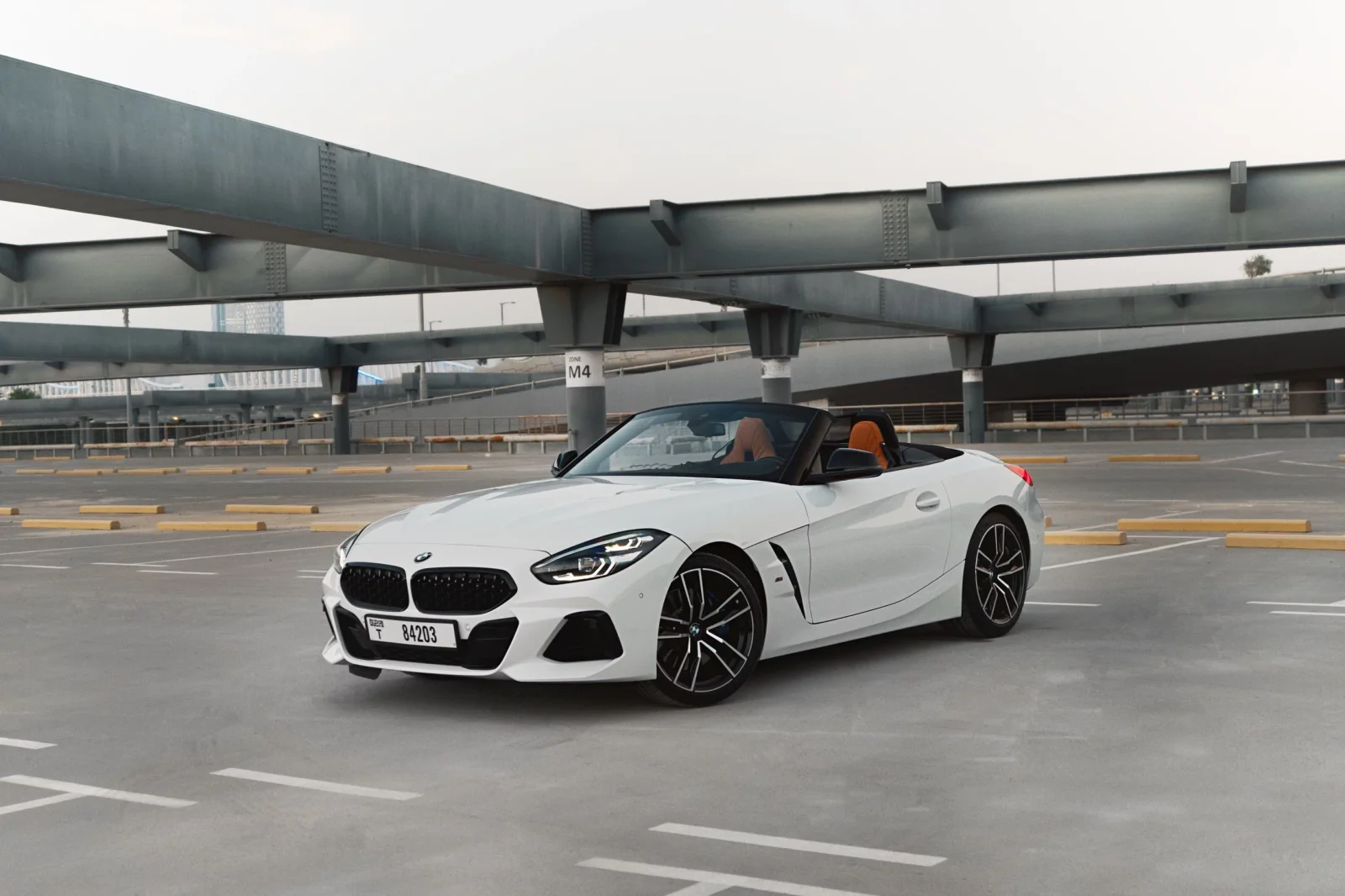 Miete BMW Z4 M40i Weiß 2022 in der Dubai