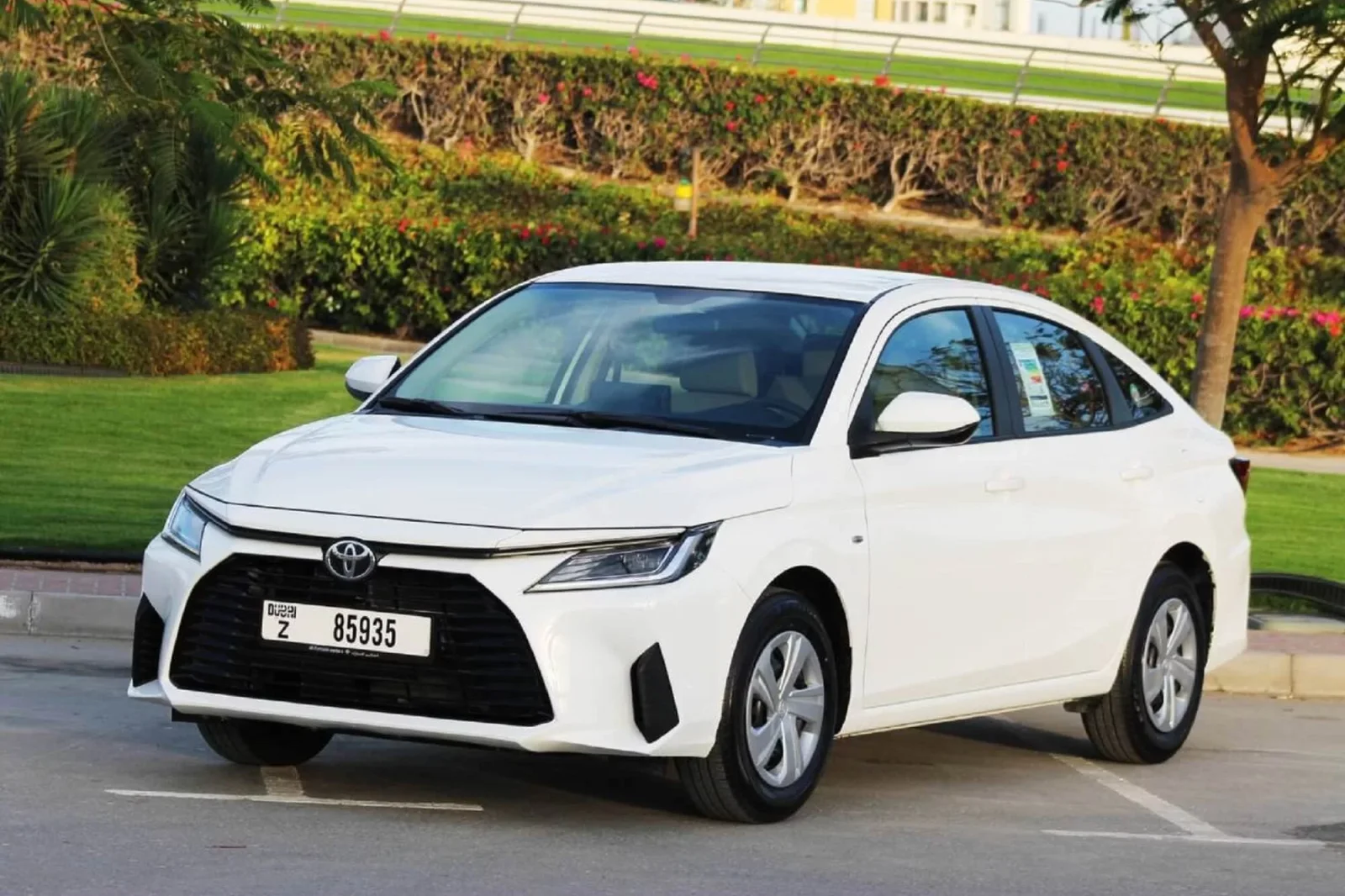 Loyer Toyota Yaris  Blanc 2023 en Dubai