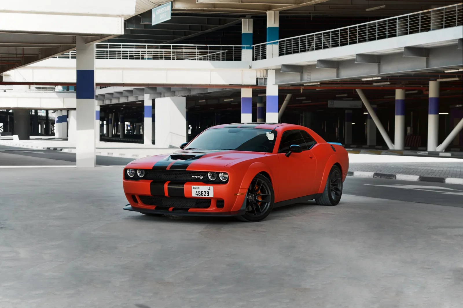 Kiralık Dodge Challenger Hellcat SRT Turuncu 2021 içinde Dubai