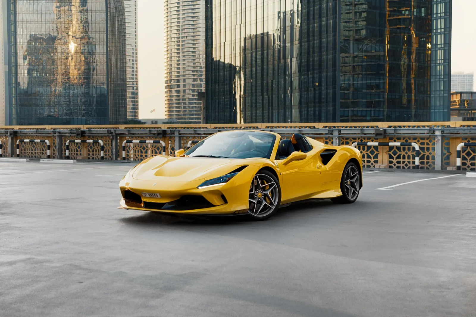 Loyer Ferrari F8 Spider  Jaune 2022 en Dubai