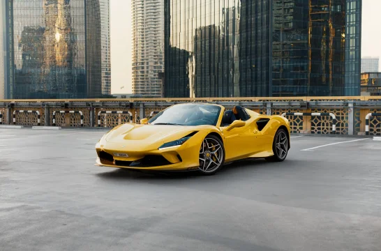 Ferrari F8 Spider Amarillo 2022