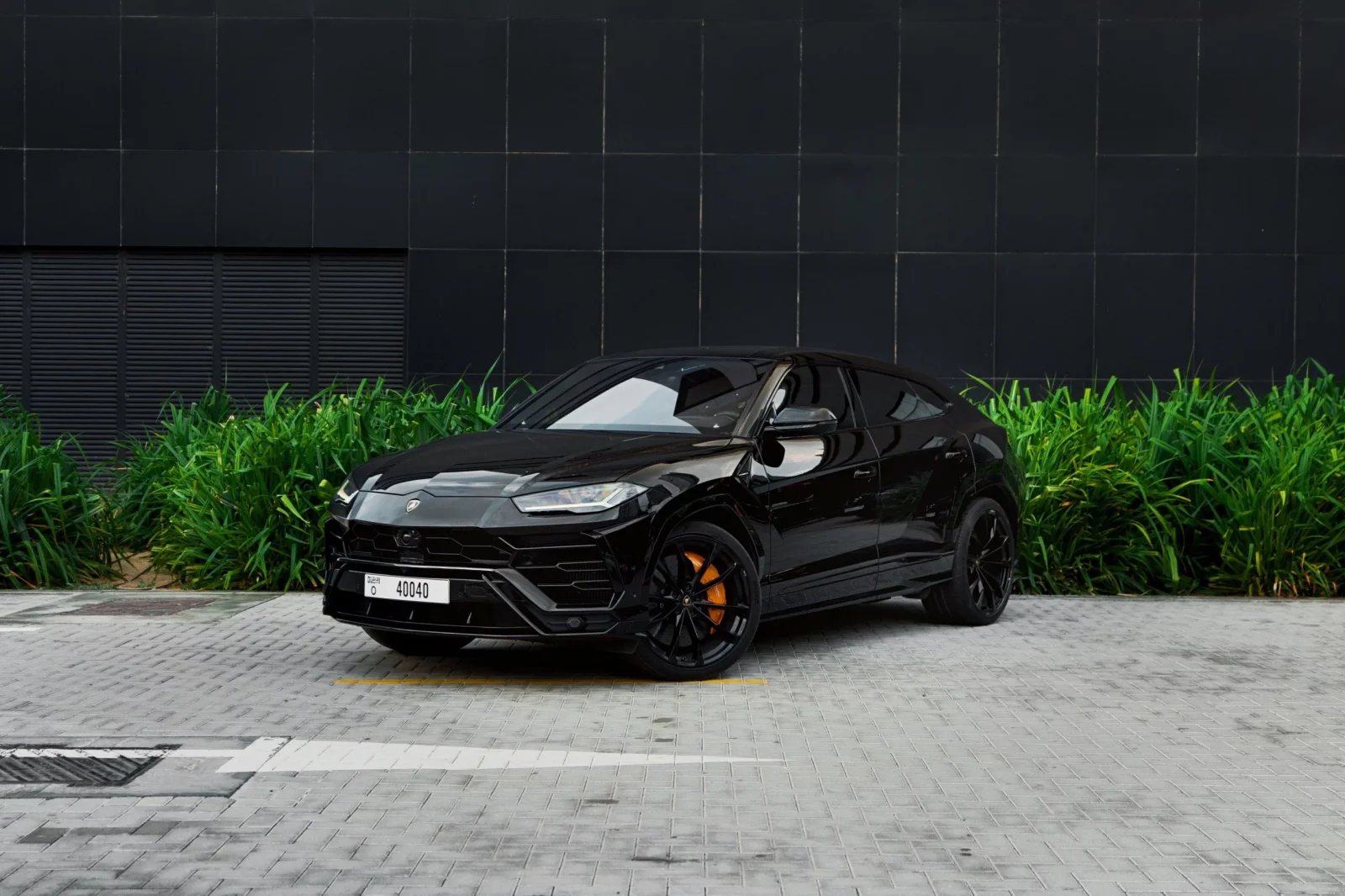 Kiralık Lamborghini Urus  Siyah 2021 içinde Dubai