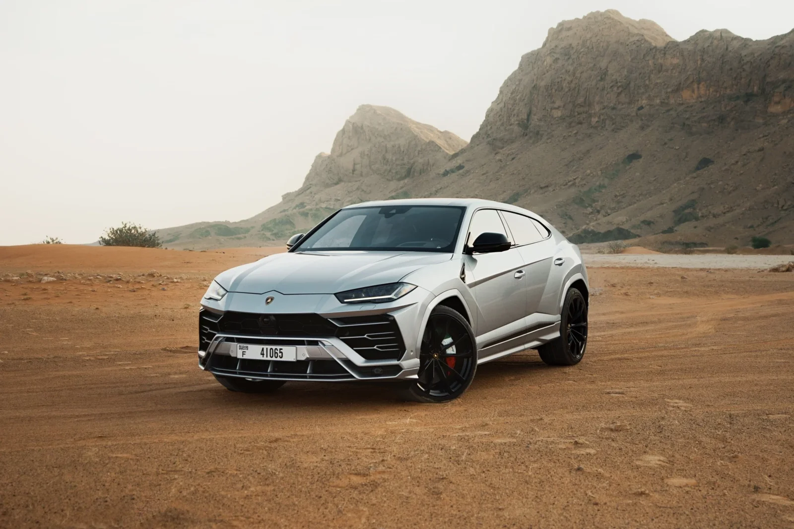 Miete Lamborghini Urus  Silber 2022 in der Dubai