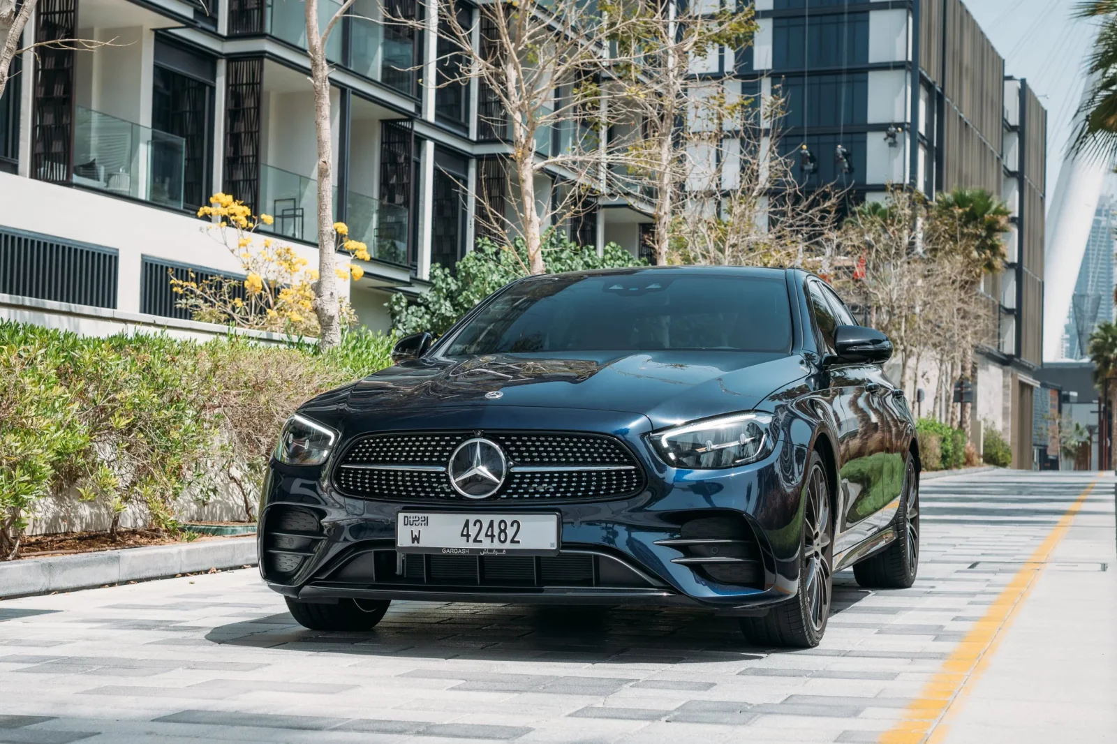 Kiralık Mercedes-Benz E-Class E300 Mavi 2022 içinde Dubai