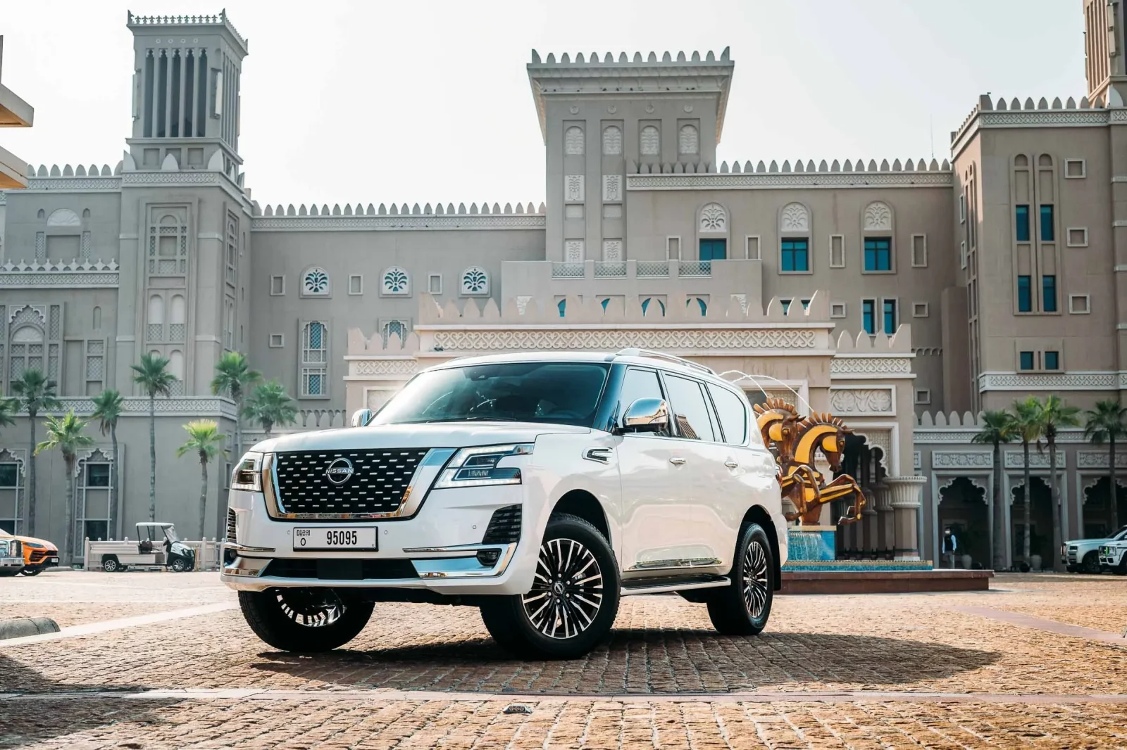 Alquiler Nissan Patrol  Blanco 2022 en Dubái