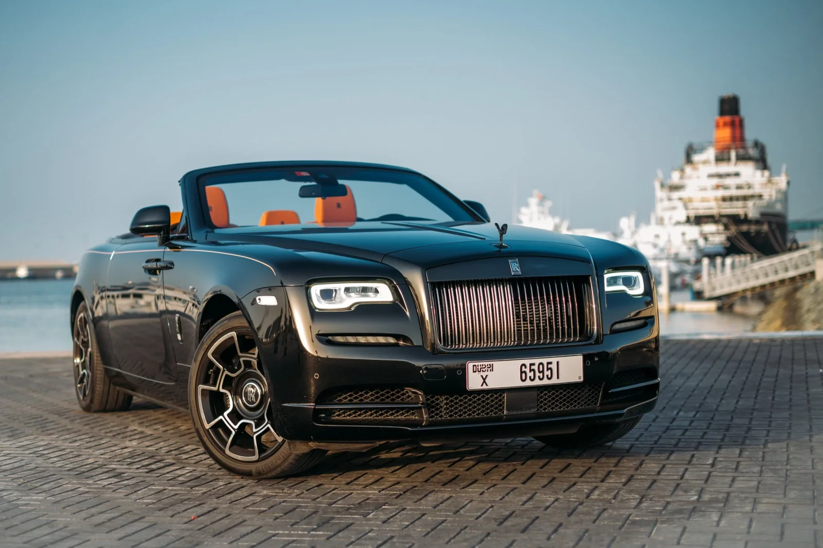 Kiralık Rolls-Royce Dawn Black Badge Siyah 2021 içinde Dubai