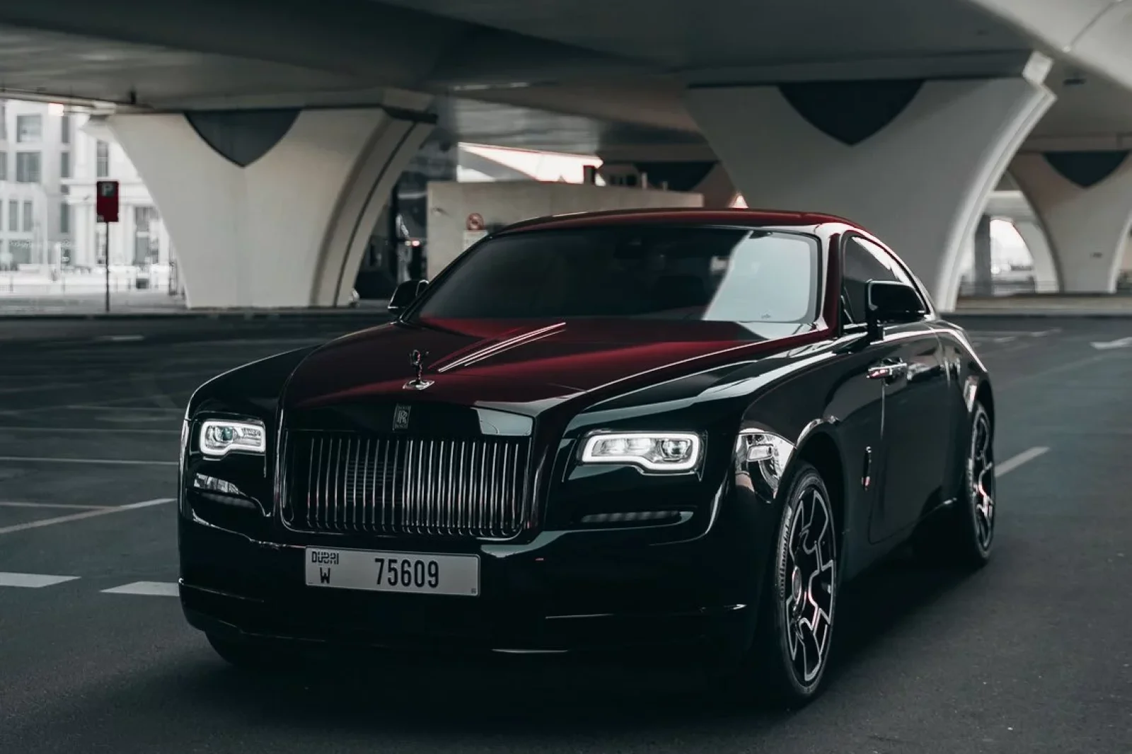 Kiralık Rolls-Royce Wraith Black Badge Siyah 2021 içinde Dubai