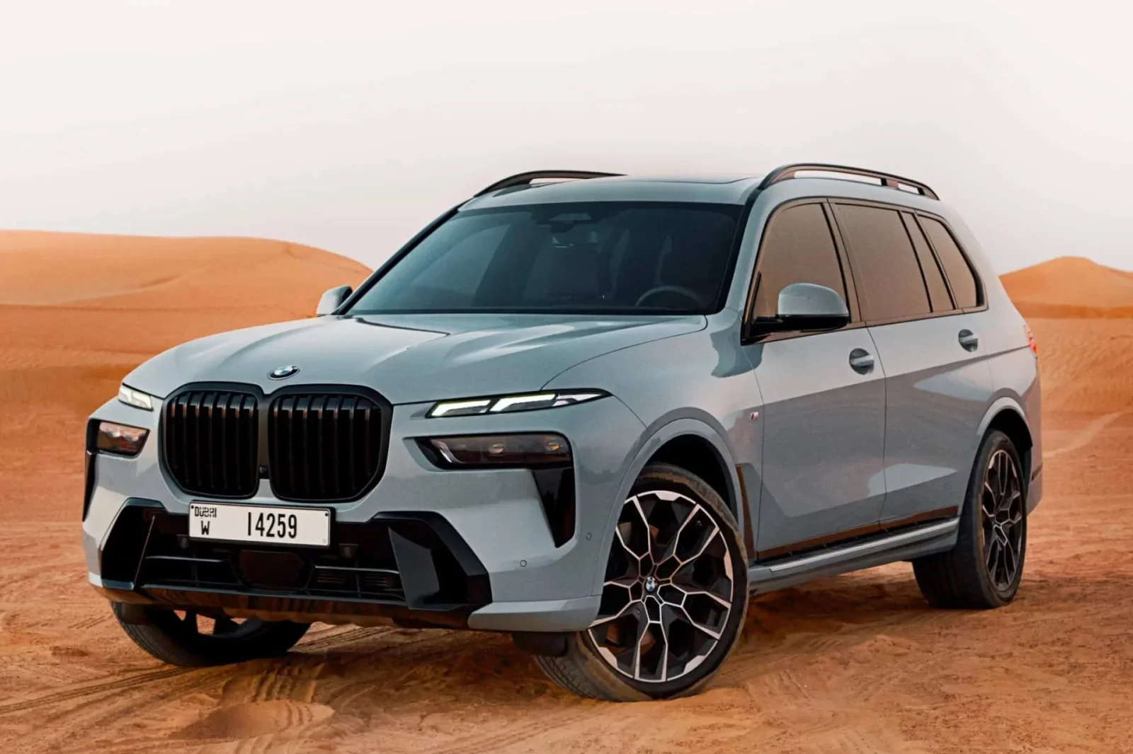 Loyer BMW X7  Gris 2023 en Dubai