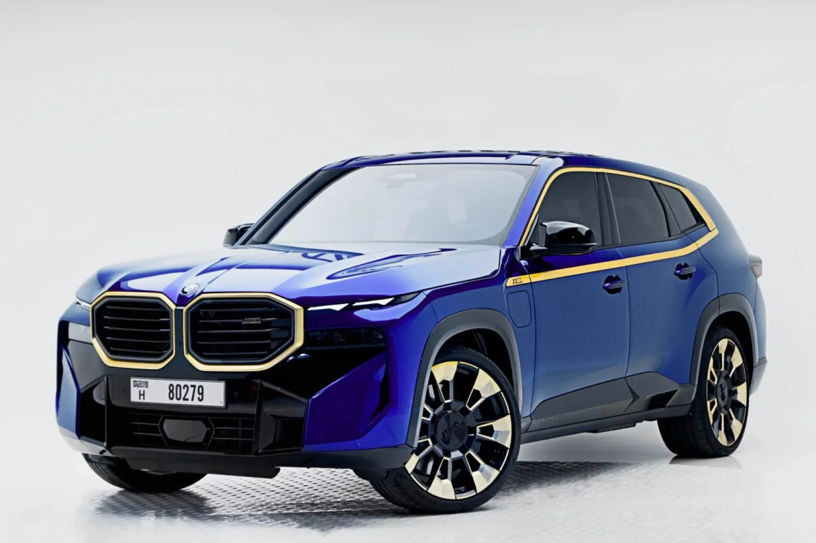 Miete BMW XM  Blau 2023 in der Dubai