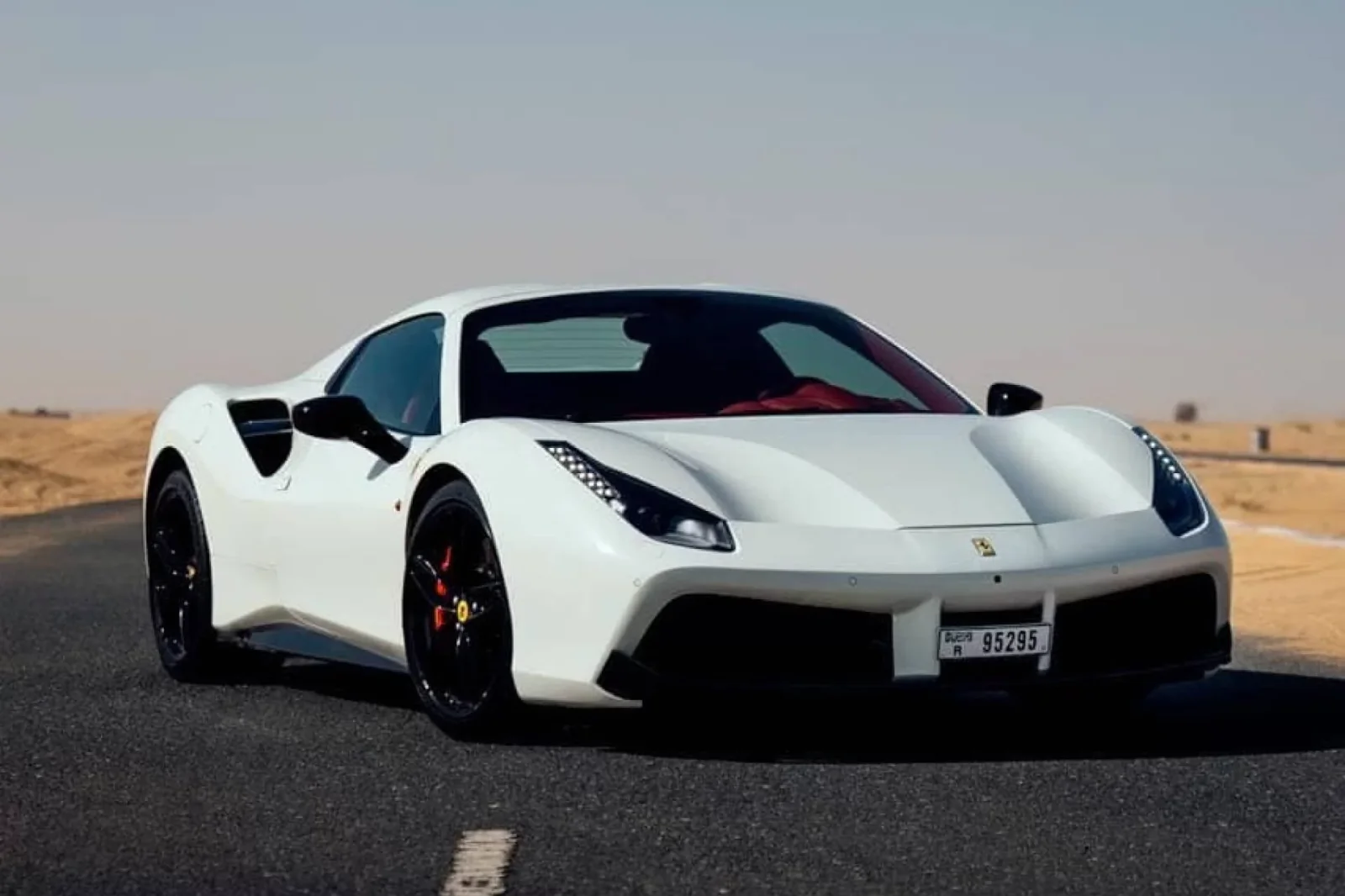 Kiralık Ferrari 488 Spider  Beyaz 2018 içinde Dubai