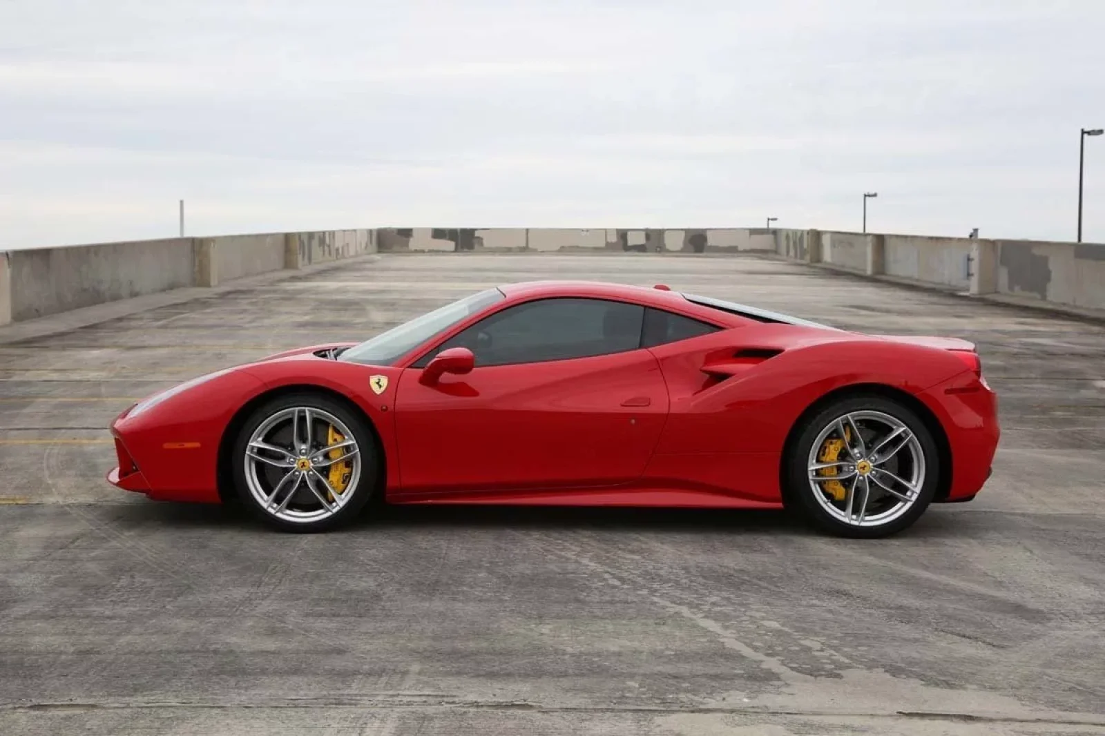 Loyer Ferrari 488 GTB  Rouge 2018 en Dubai