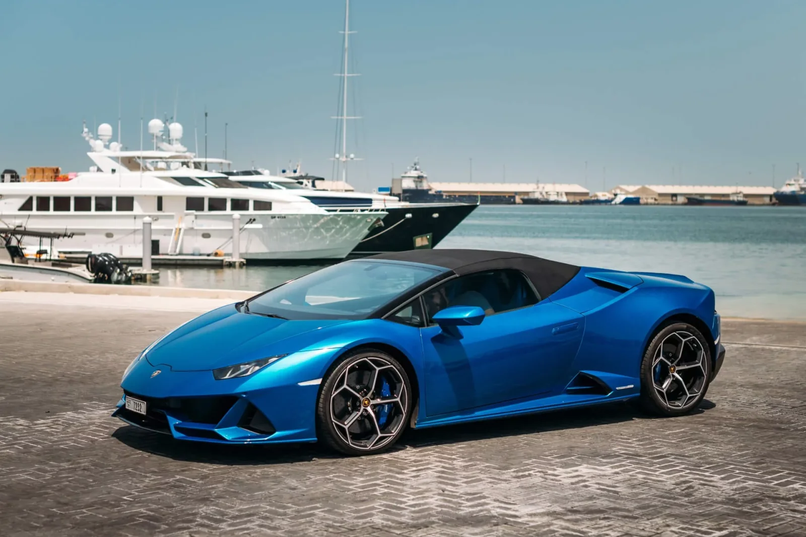 Kiralık Lamborghini Huracan Evo Spyder Mavi 2021 içinde Dubai