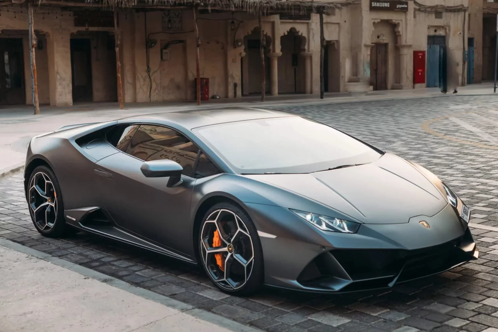 Miete Lamborghini Huracan Evo Grau 2021 in der Dubai