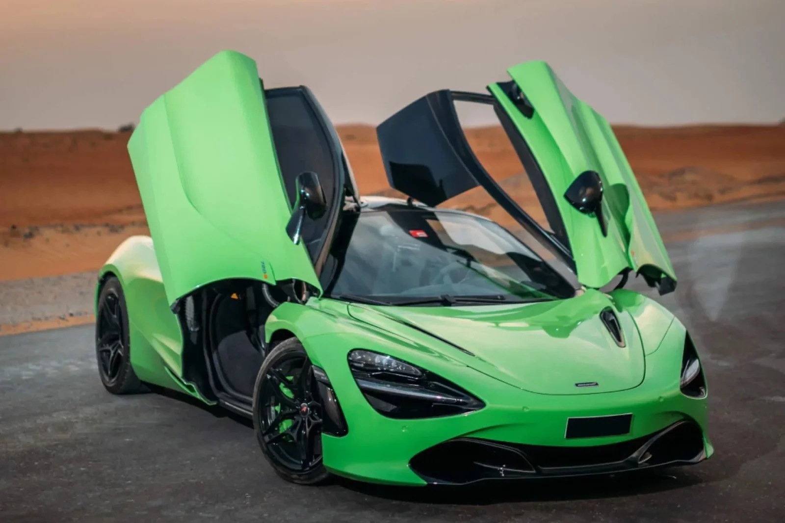 Miete McLaren 720S Coupe Grün 2020 in der Dubai