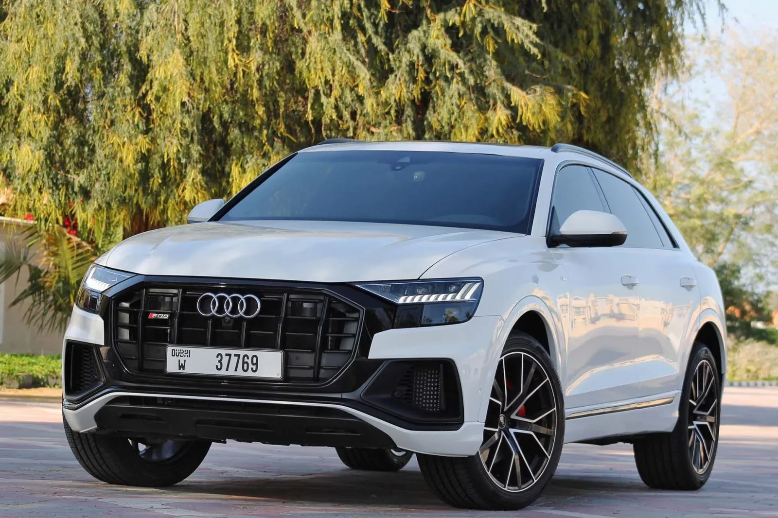 Miete Audi Q8  Weiß 2022 in der Dubai