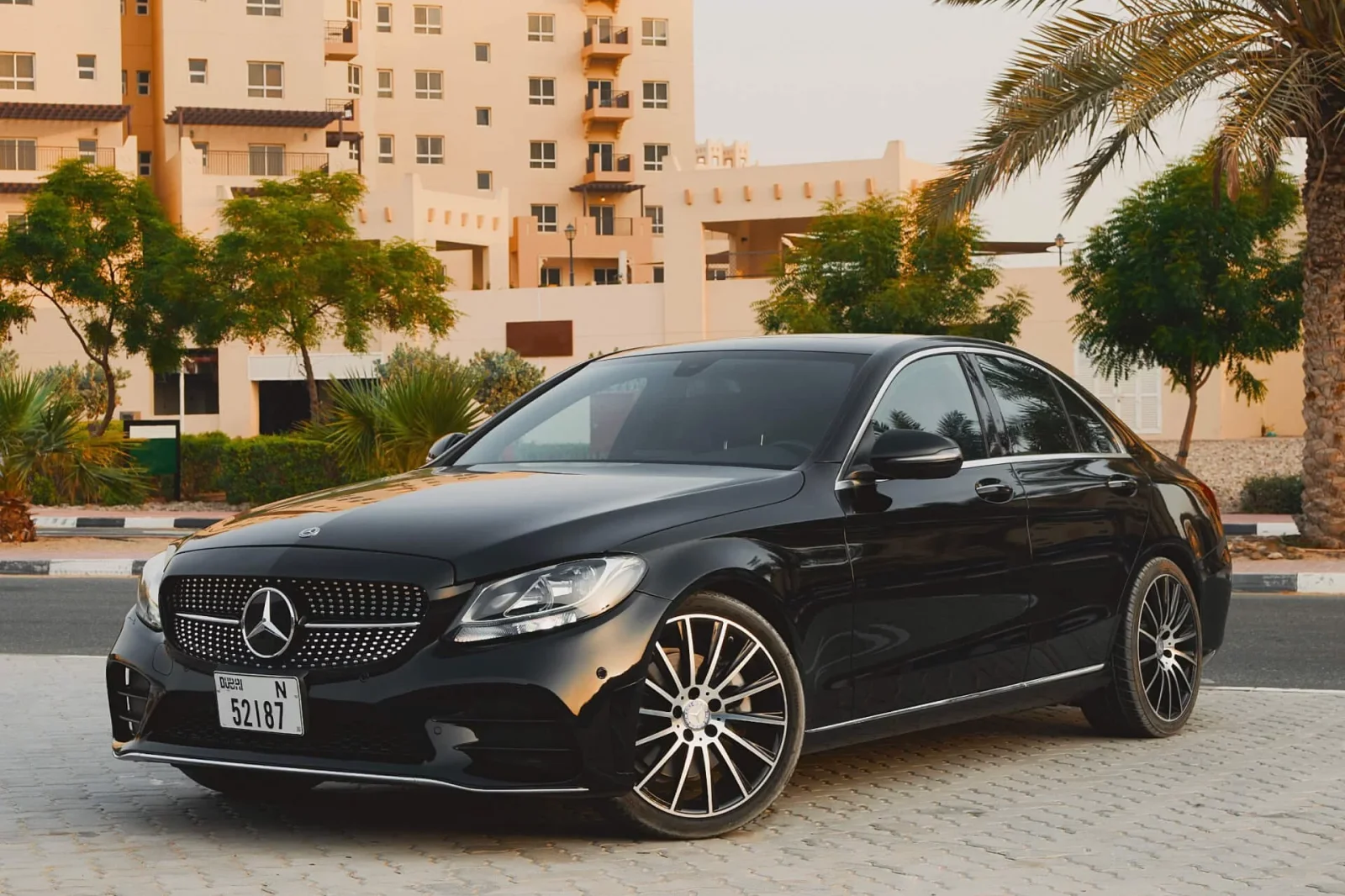 Loyer Mercedes-Benz C-Class C300 Noir 2020 en Dubai