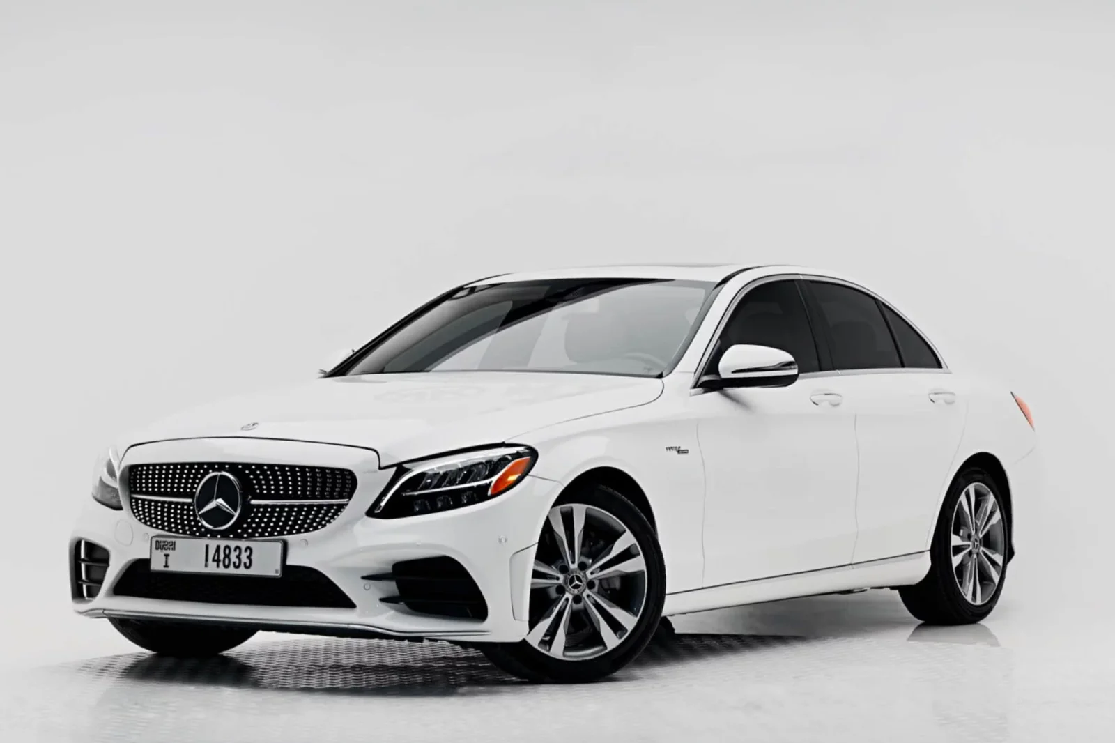 Affitto Mercedes-Benz C-Class 300 Bianco 2021 in Dubai