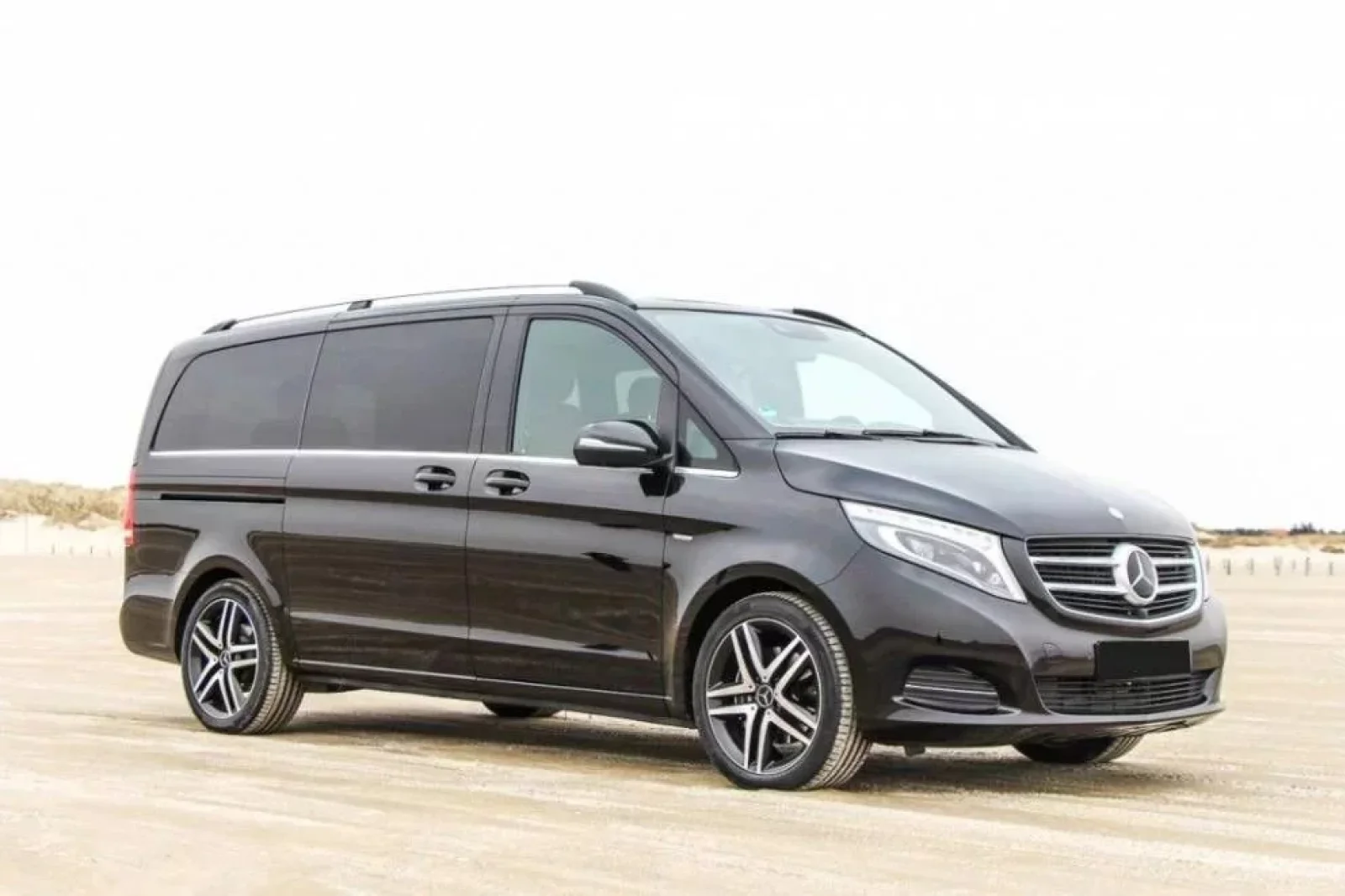 Affitto Mercedes-Benz Viano  Nero 2020 in Dubai