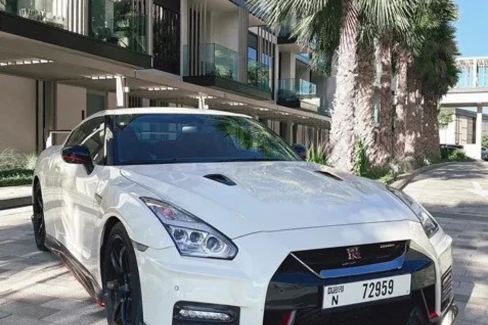 Miete Nissan GT-R NISMO Weiß 2020 in der Dubai