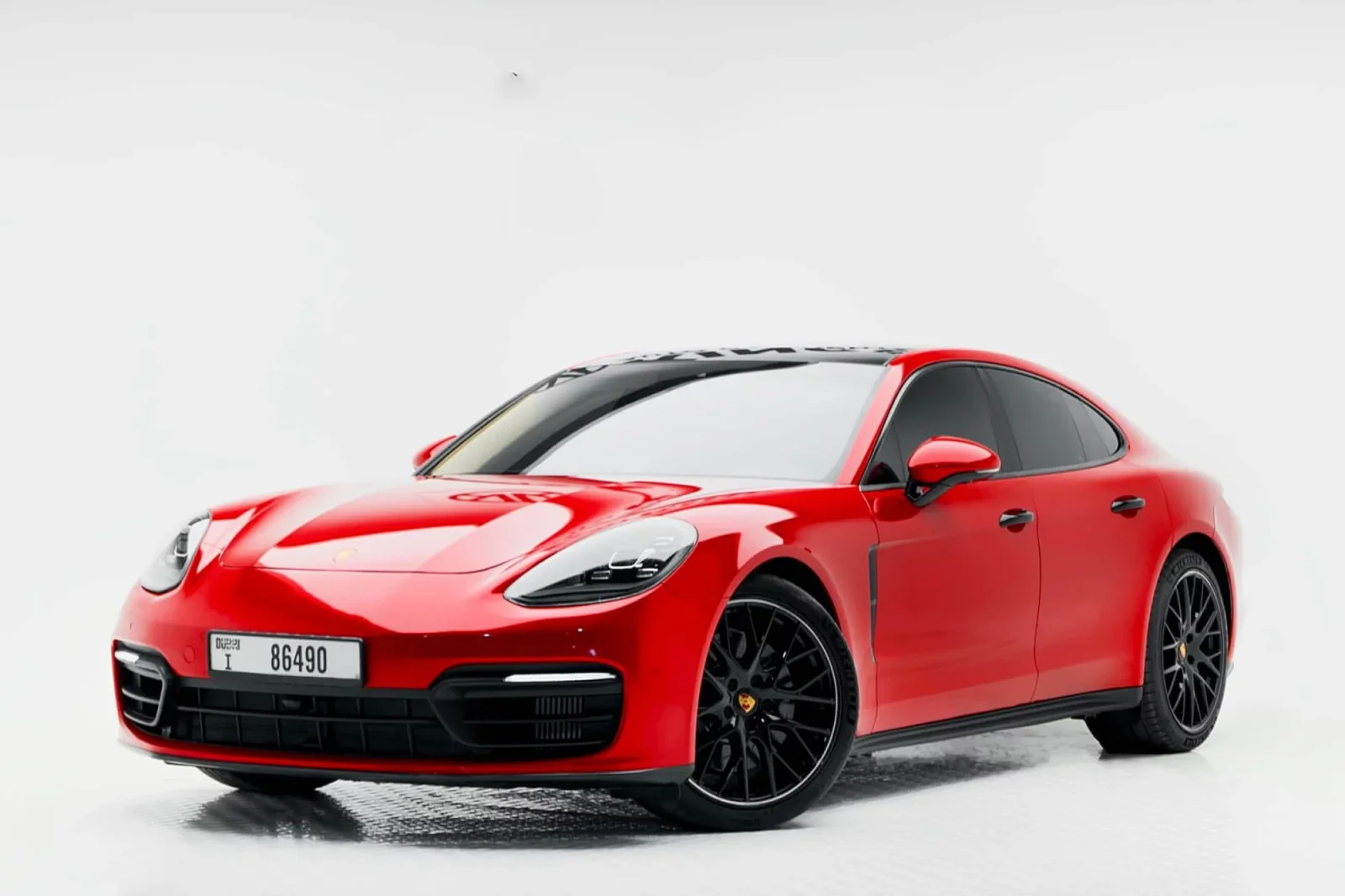 Alquiler Porsche Panamera  Rojo 2022 en Dubái