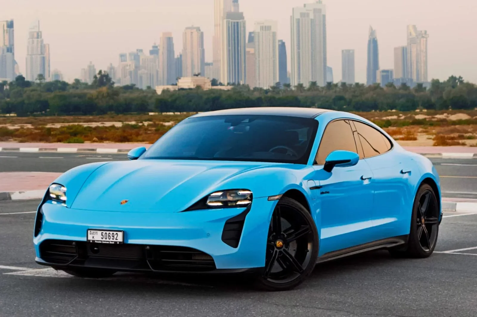 Kiralık Porsche Taycan Turbo S Mavi 2022 içinde Dubai