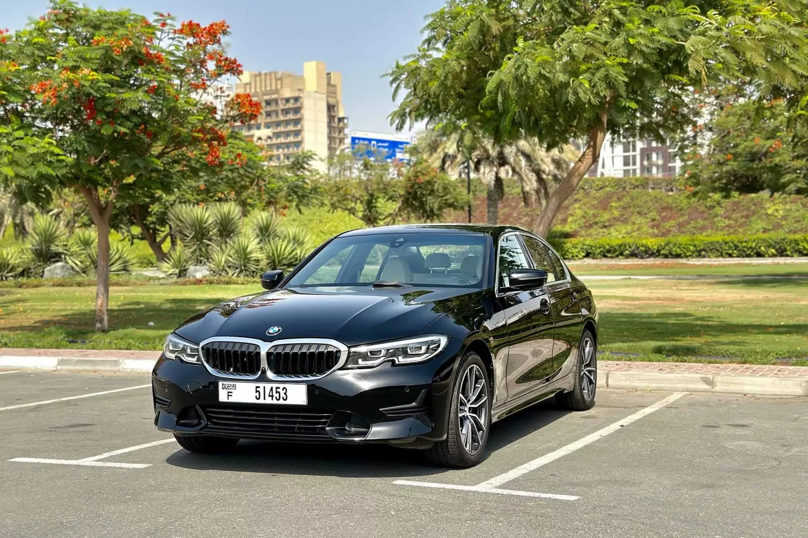 Kiralık BMW 3-Series  Siyah 2021 içinde Dubai