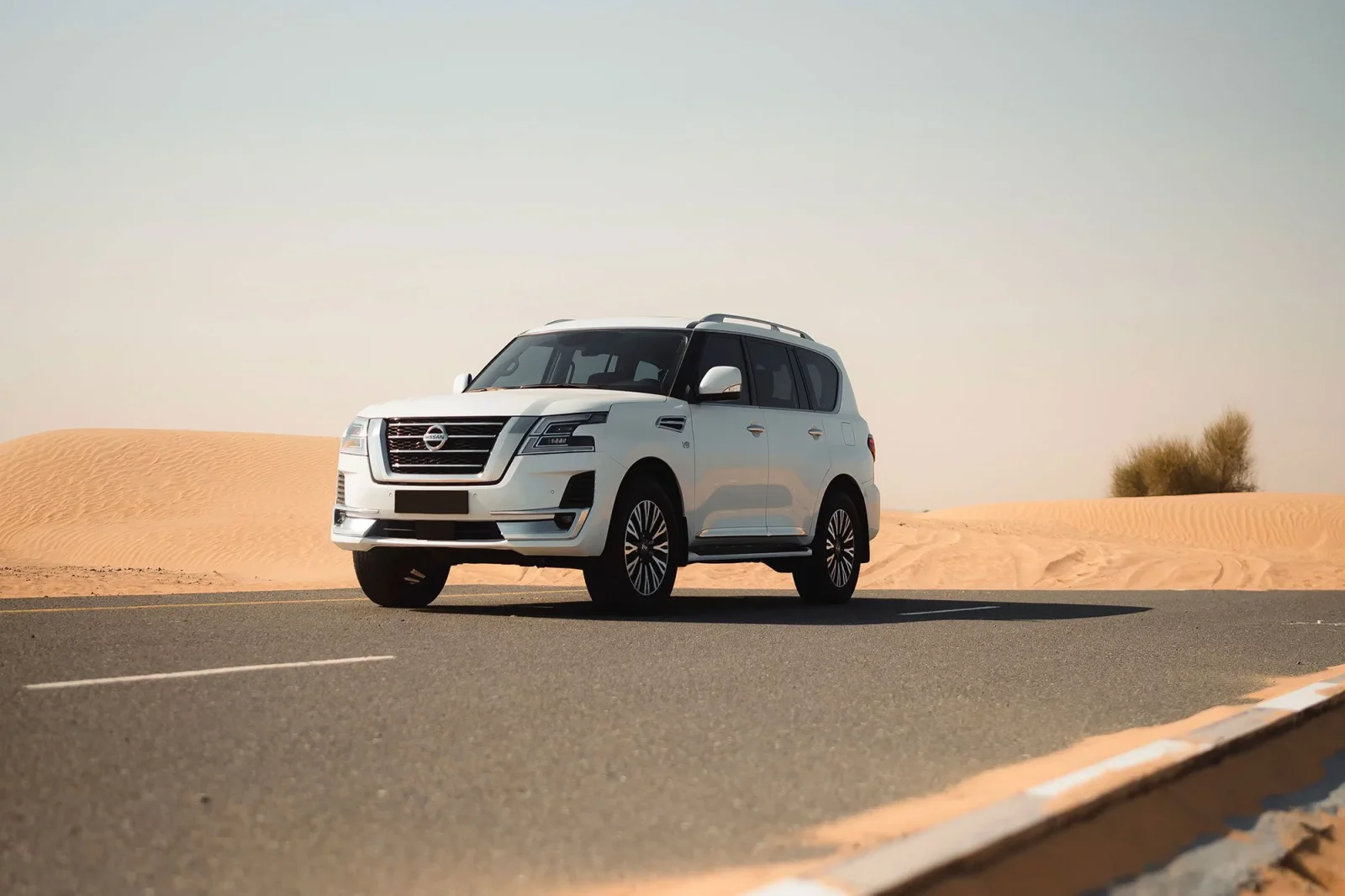 Miete Nissan Patrol  Weiß 2021 in der Dubai