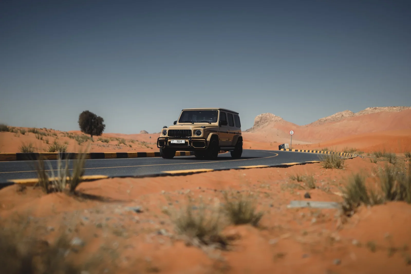 Alquiler Mercedes-Benz G-Class G63 AMG Beige 2022 en Dubái