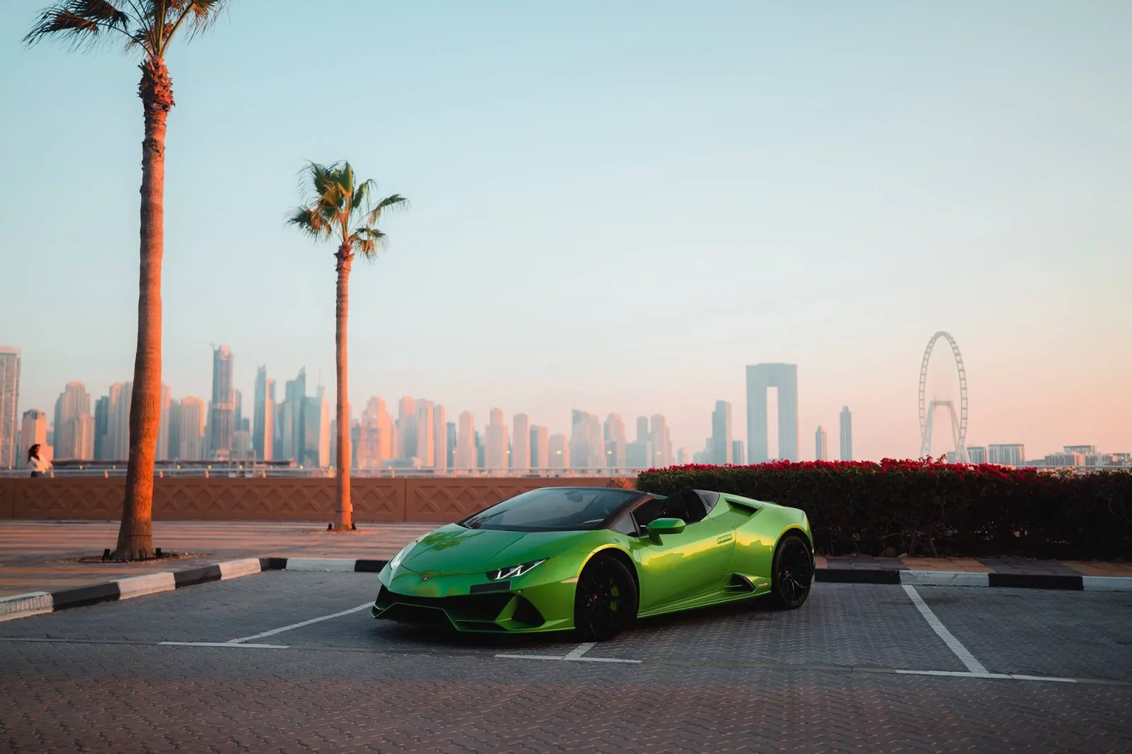 Kiralık Lamborghini Huracan Evo Spyder Yeşil 2022 içinde Dubai