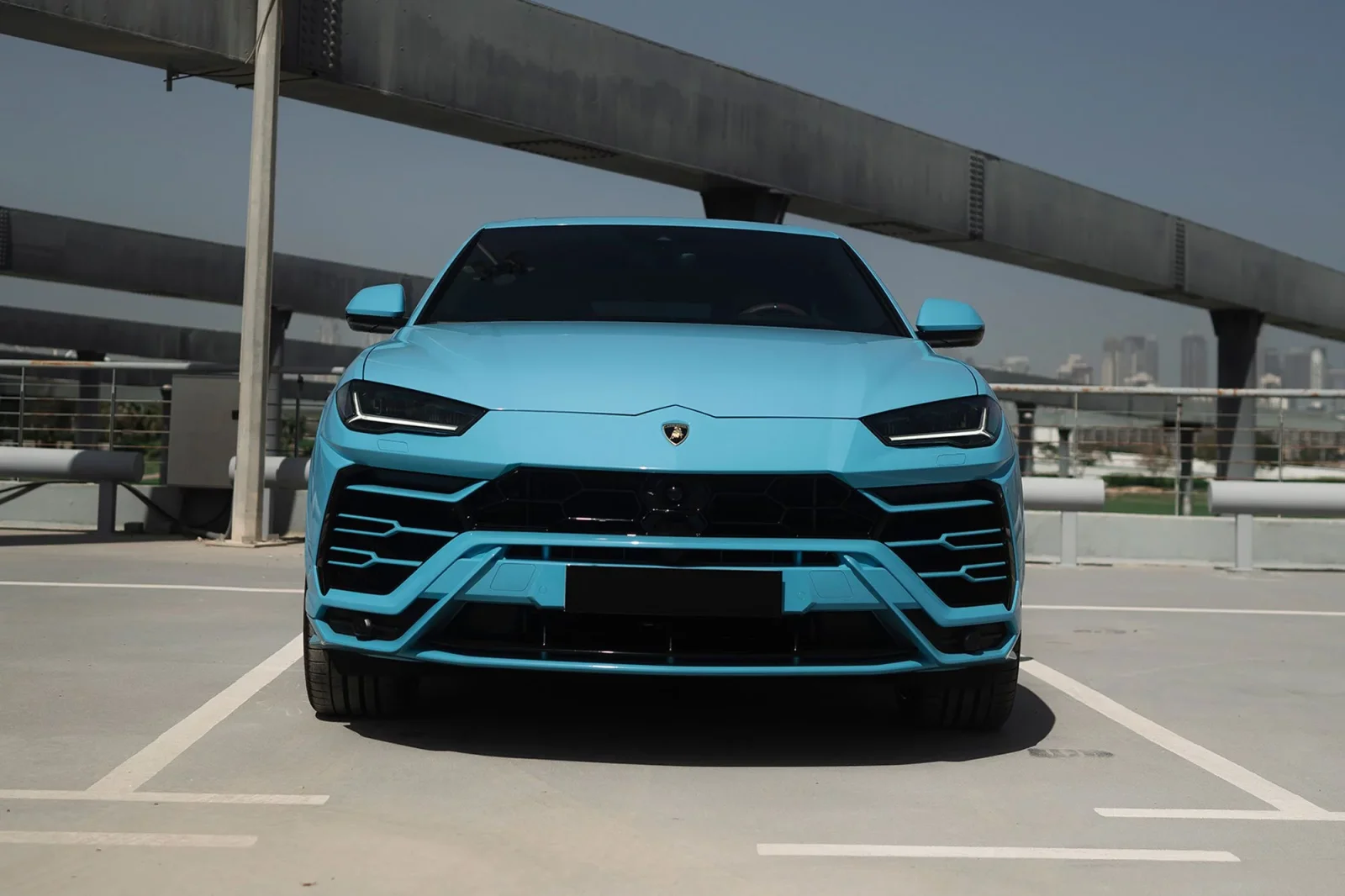 Miete Lamborghini Urus  Himmelblau 2021 in der Dubai