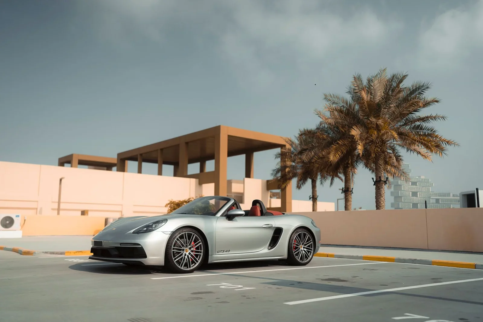 Huren Porsche Boxster GTS Grijs 2021 in Dubai - 2 
