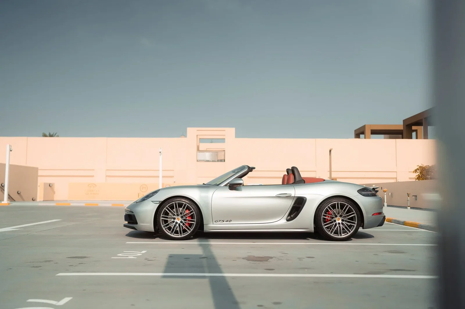 Huren Porsche Boxster GTS Grijs 2021 in Dubai - 5 
