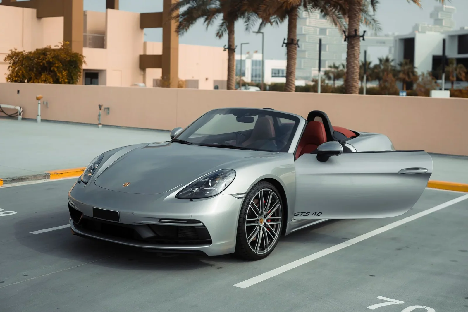 Kiralık Porsche Boxster GTS Gri 2021 içinde Dubai