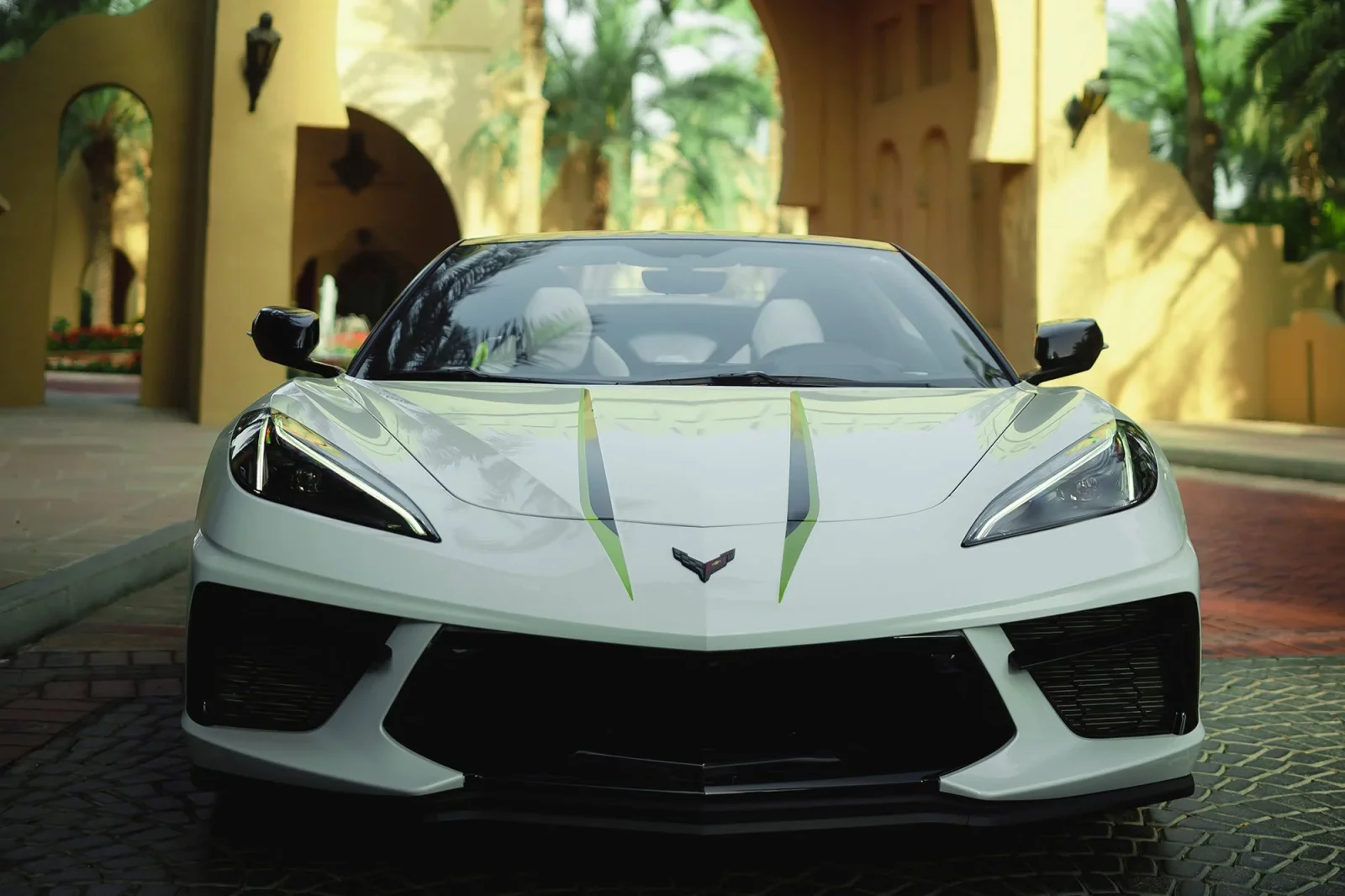 Miete Chevrolet Corvette C8 Weiß 2021 in der Dubai - 2 