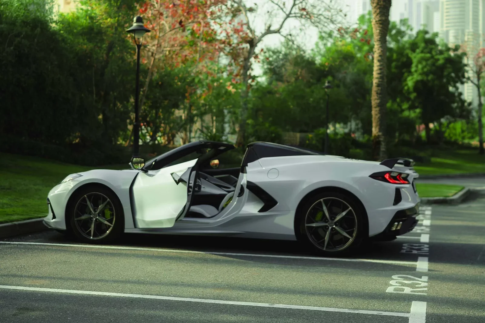 Miete Chevrolet Corvette C8 Weiß 2021 in der Dubai - 7 